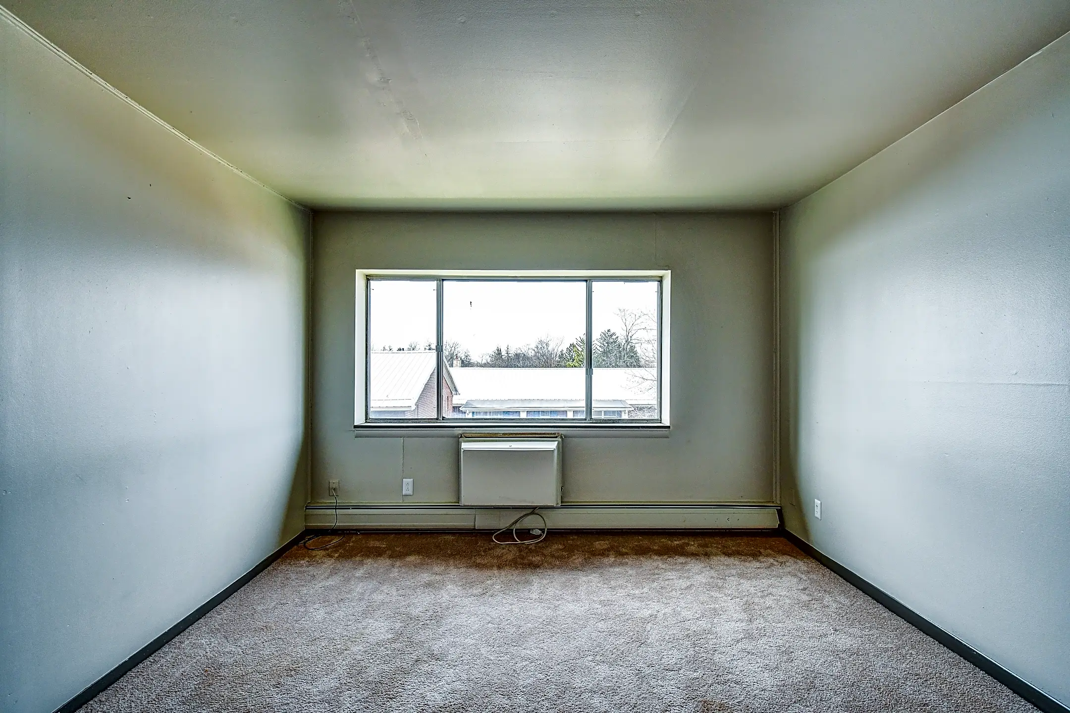 Cardinal Apartments 808 W Riverside Ave Muncie, IN Apartments for