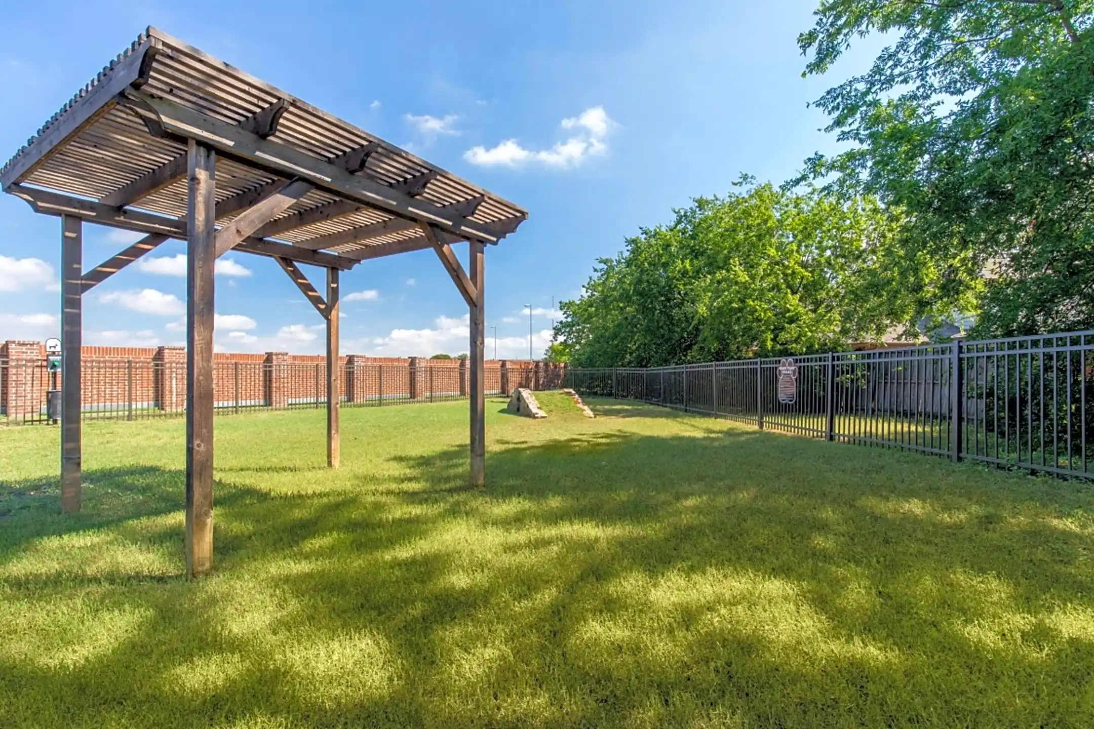 Huxley Apartments Garland, TX 75044