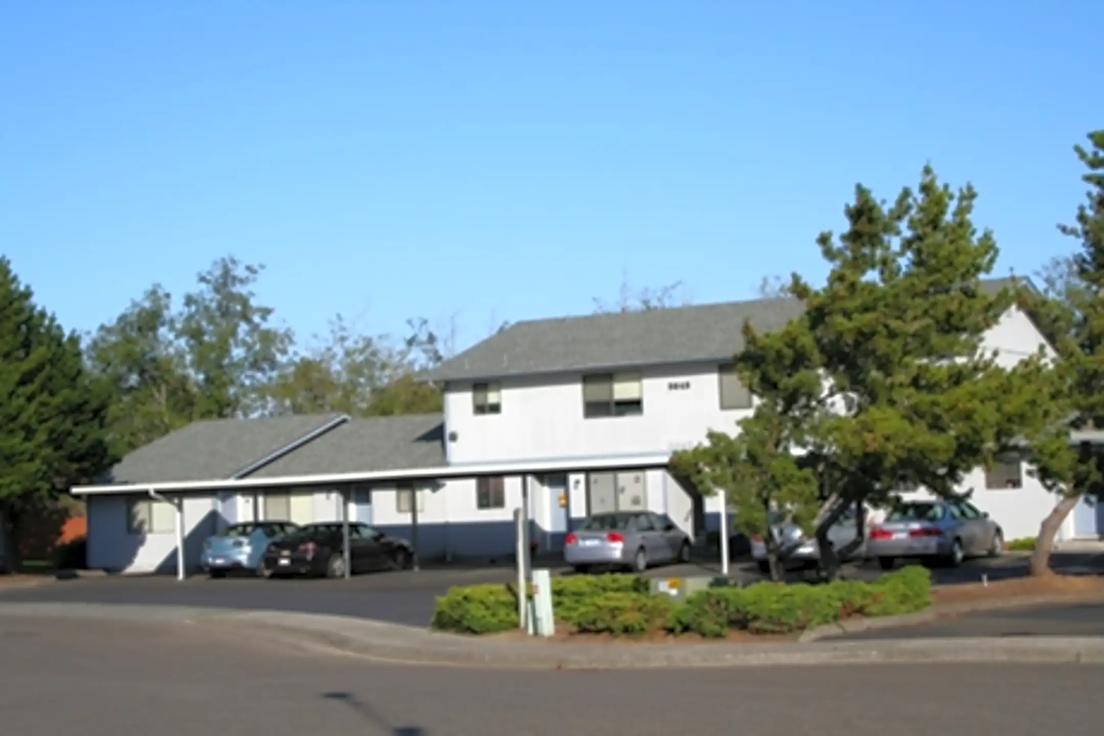 Inland Village Apartments North Bend, OR 97459