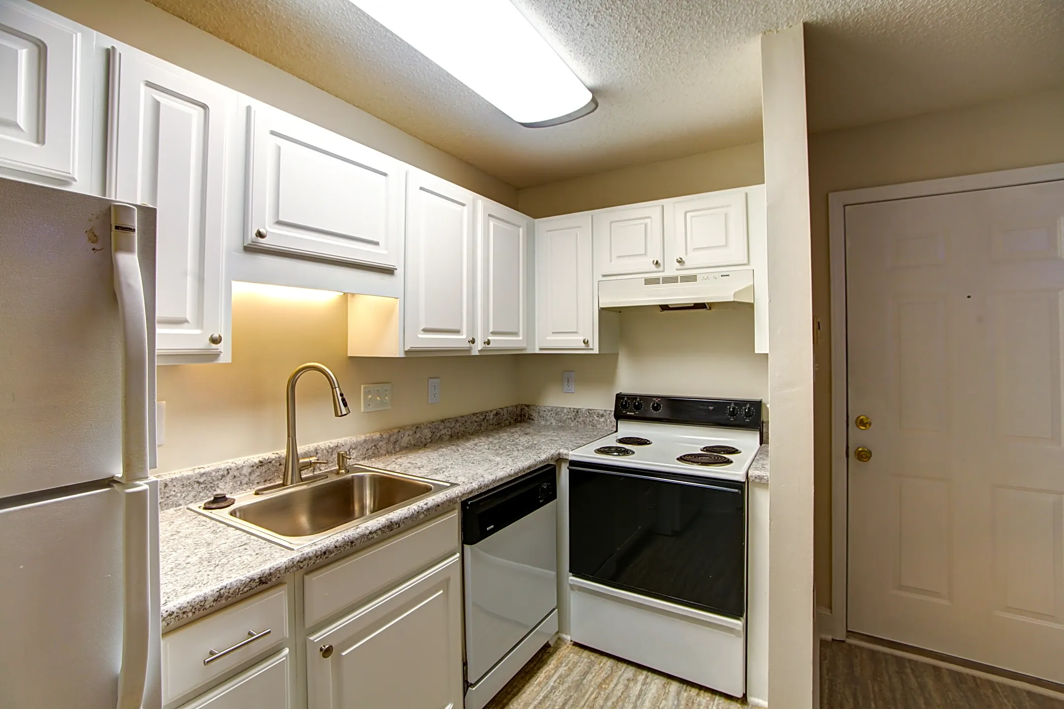 Kitchen - Pine Ridge Apartments - Durham, NC