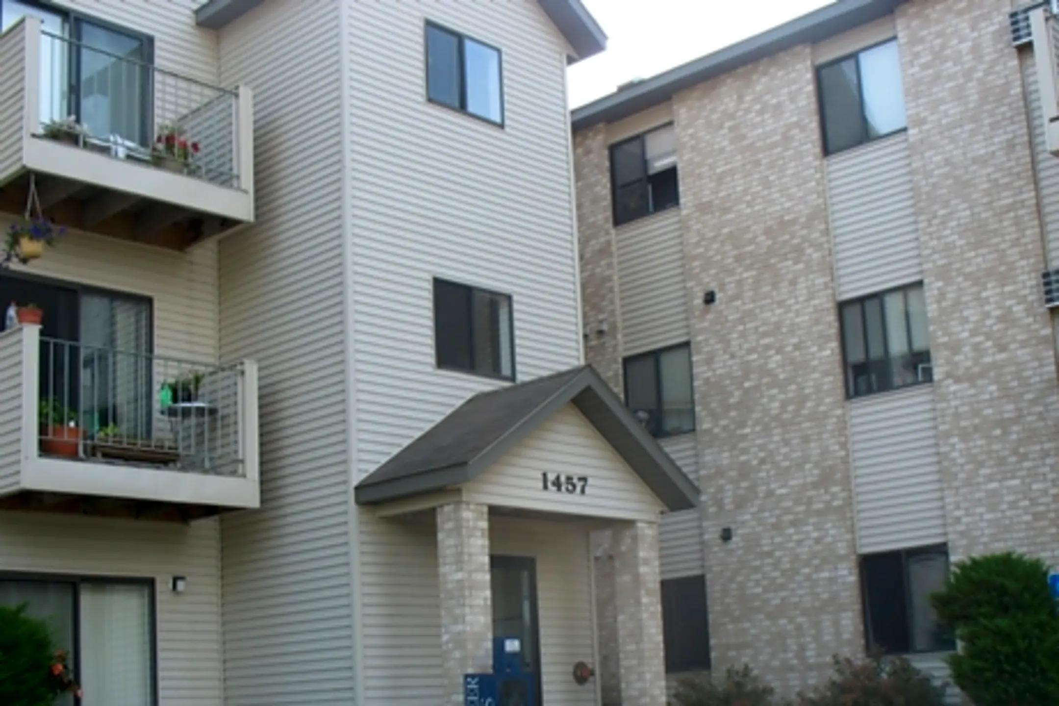 River Place Apartments 1457 Wildcat Ct River Falls, WI Apartments