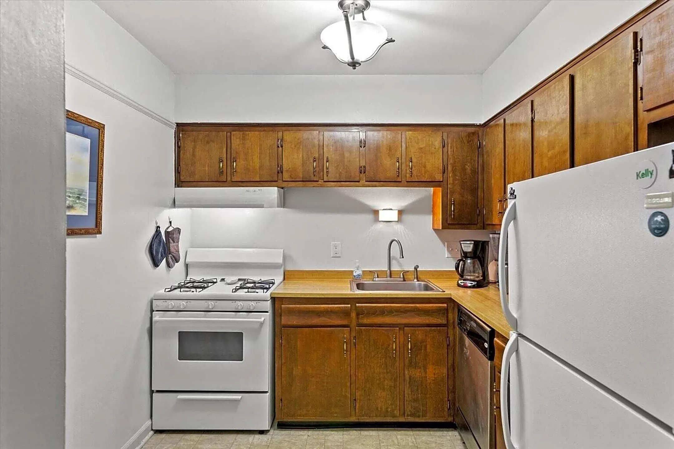 Kitchen - 1048 Armstrong Mill Rd #C - Lexington, KY