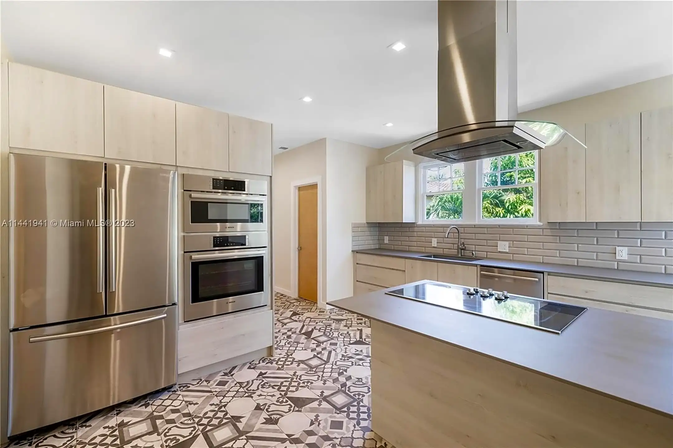 Kitchen - 4531 Prairie Ave #2 - Miami Beach, FL