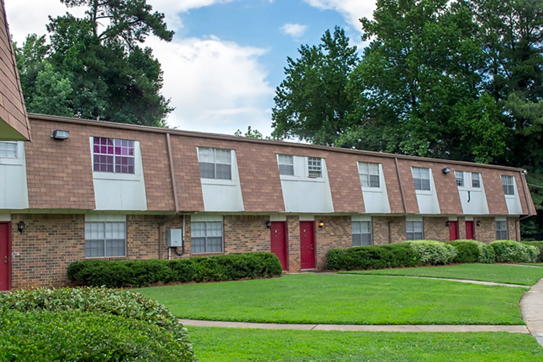 Clarkston Oaks Apartments - Clarkston, GA 30021