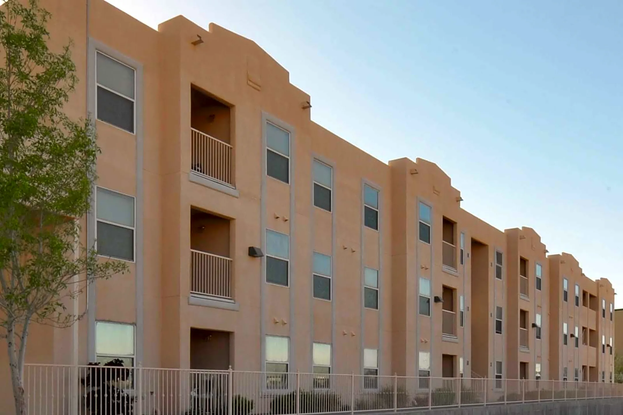 Building - Desert Village Apartments - El Paso, TX