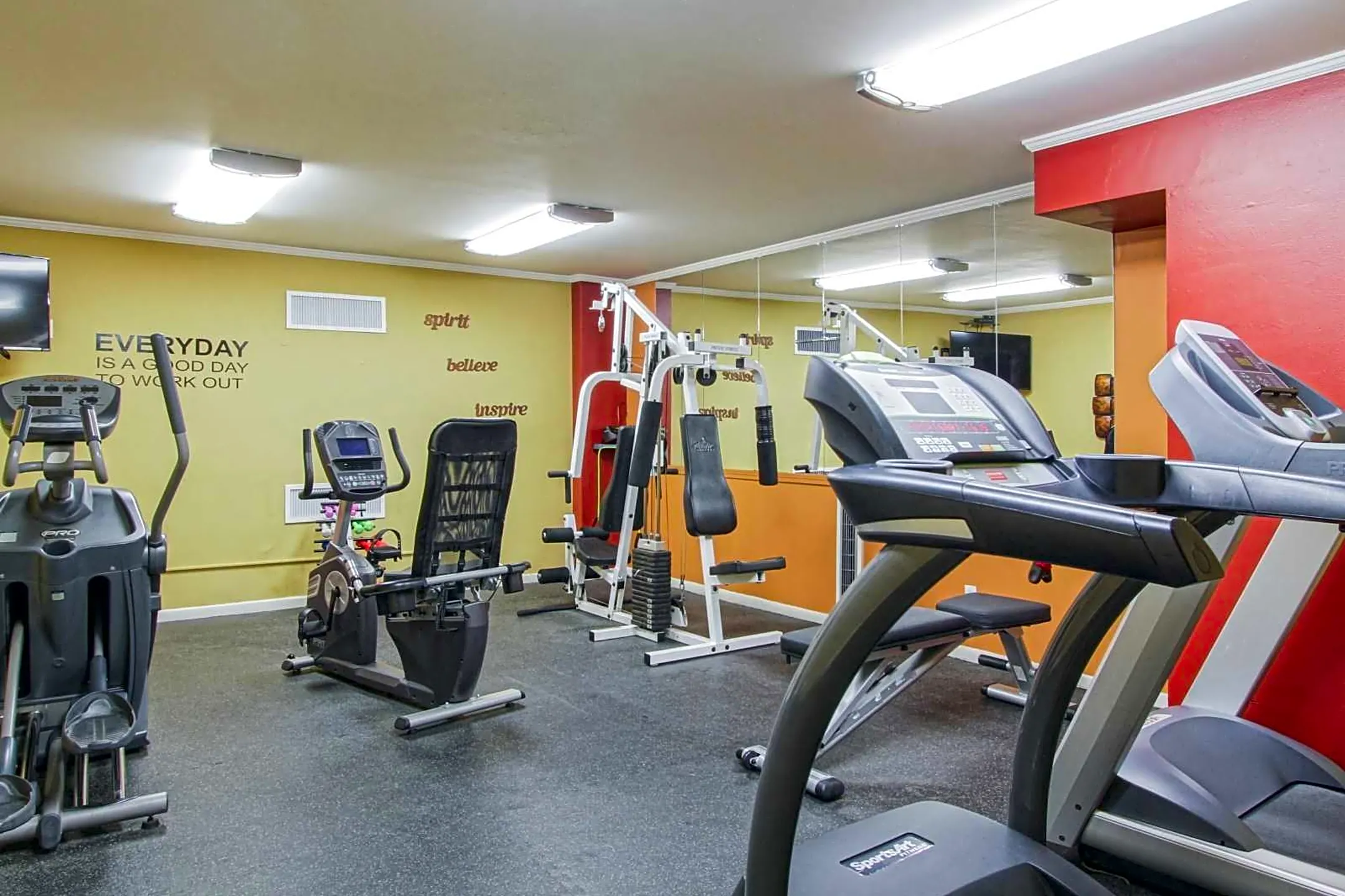 Fitness Weight Room - Water View Premier Apartments at the Shoreham. - Lakewood, OH