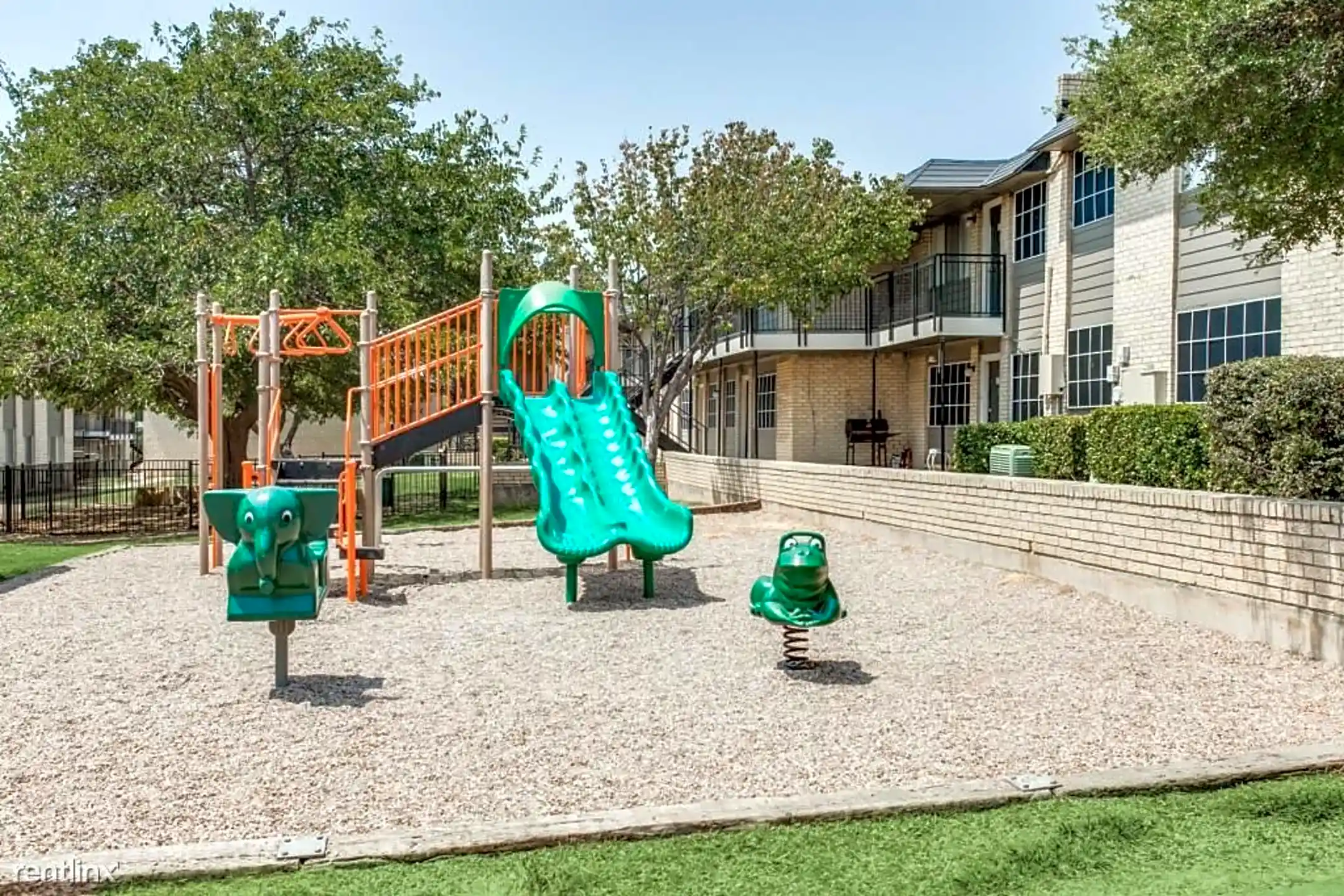1109 N Carrier Pkwy Condos - Grand Prairie, TX 75050