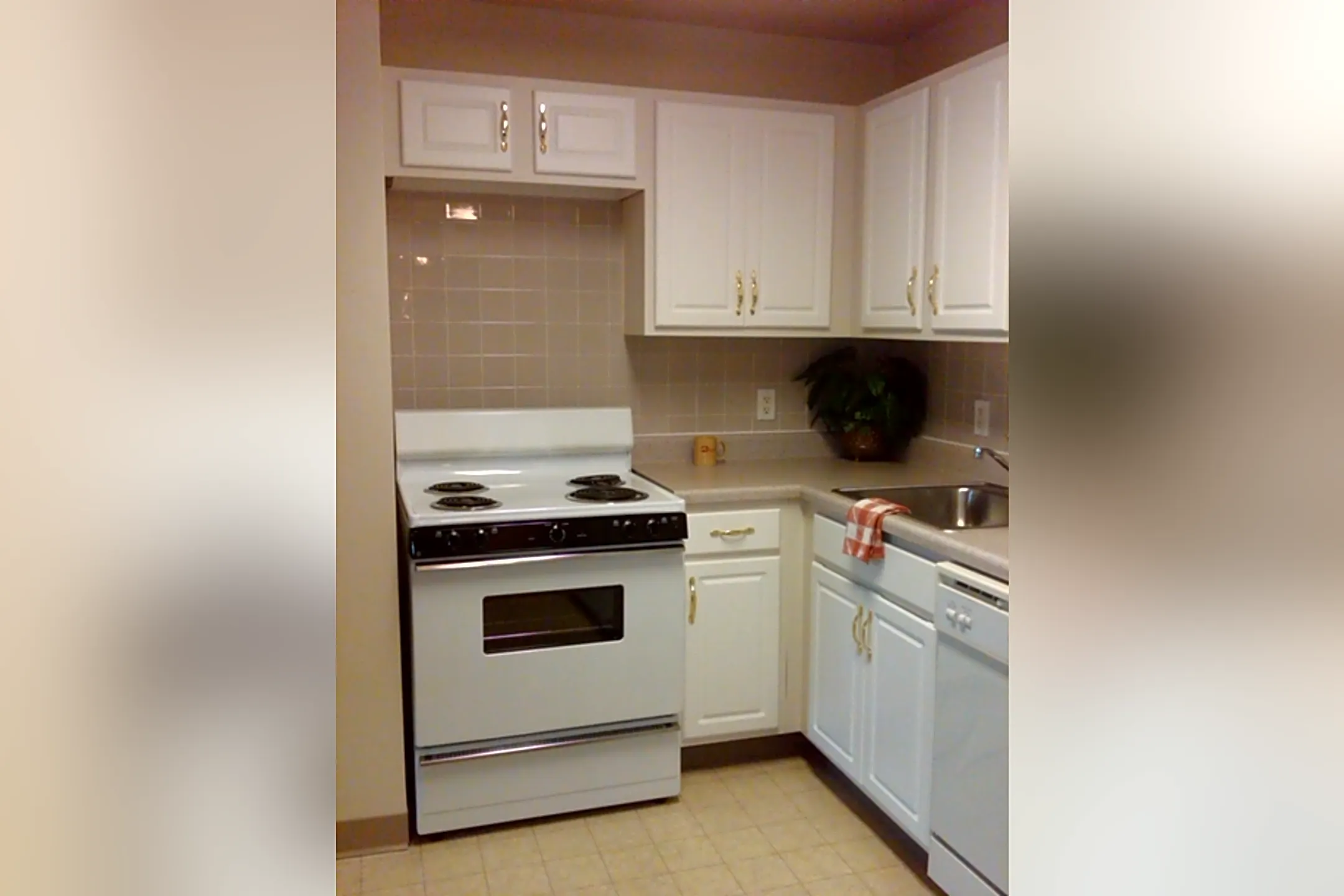 Haverstraw Place LP 140 Route 9W Haverstraw, NY Apartments for Rent