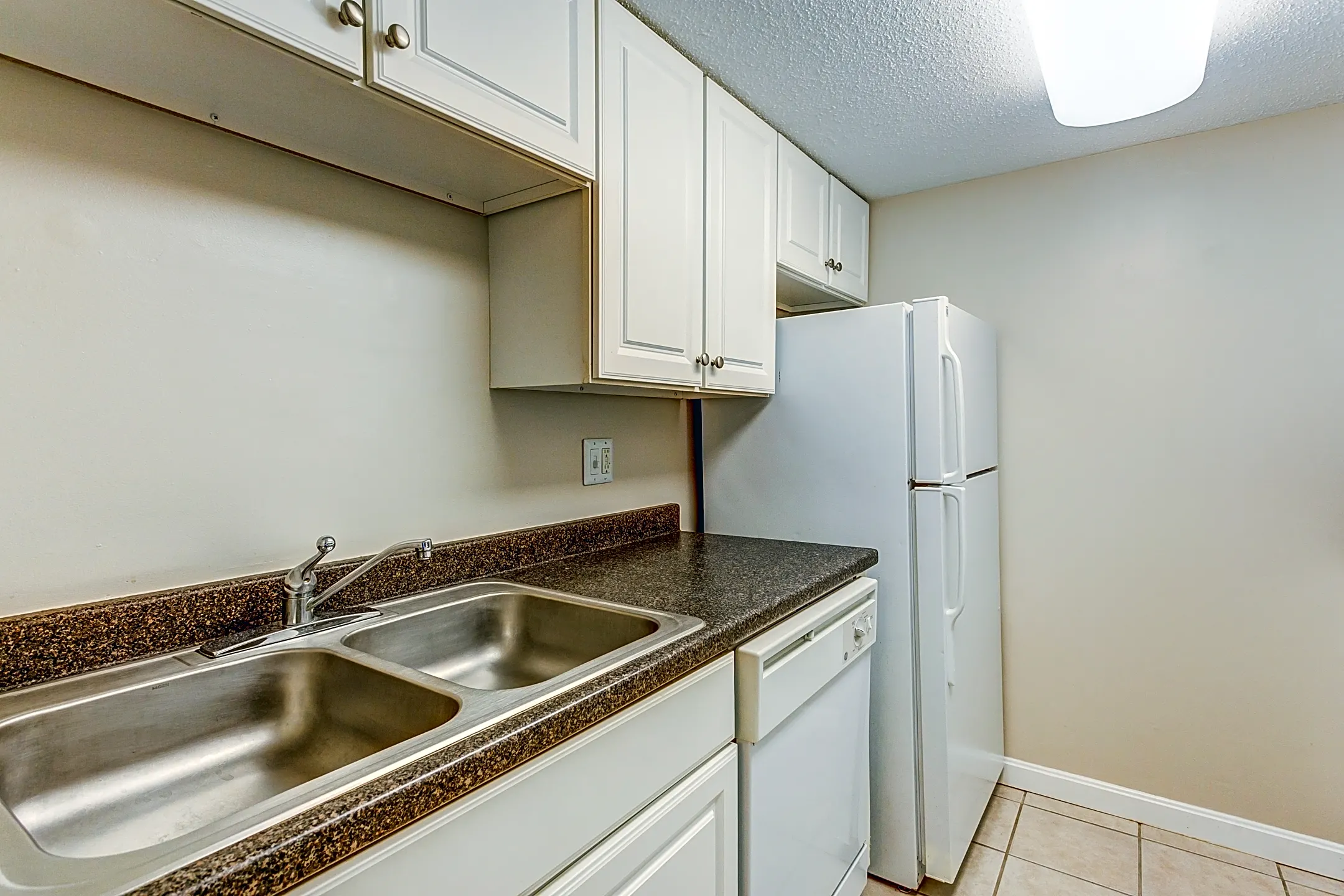 Bainbridge Apartment Homes Apartments - Johnston, RI 02919