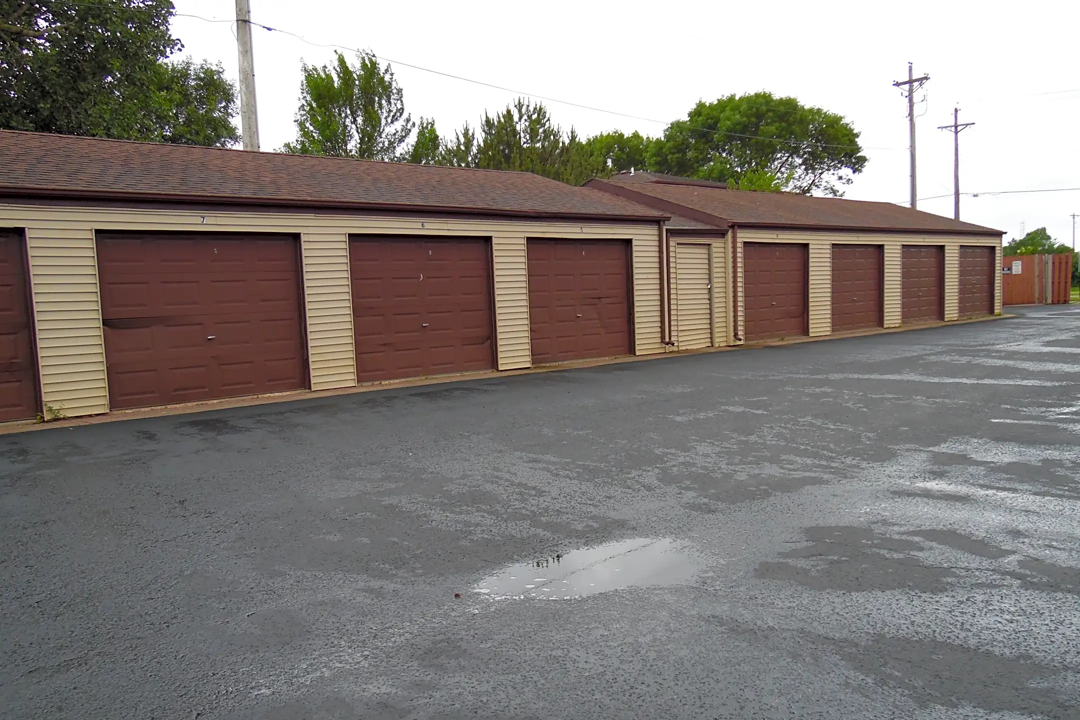 Sandy Creek Apartments 320 N Western Ave Sioux Falls, SD Apartments