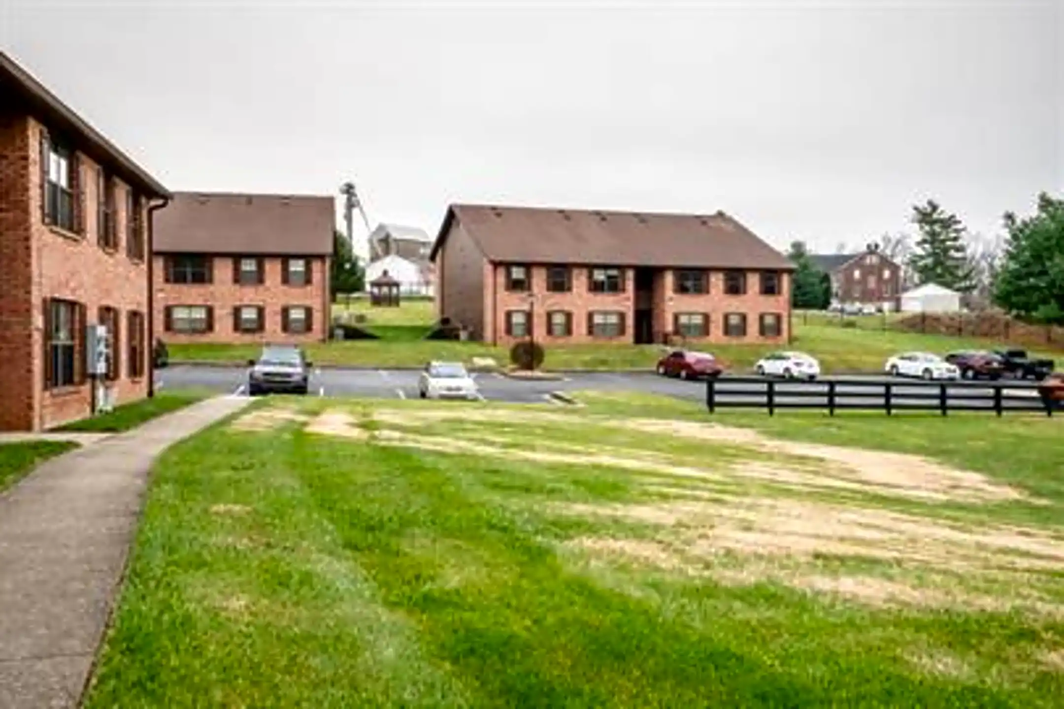 135 Spring Run Rd Houses Versailles, KY 40383