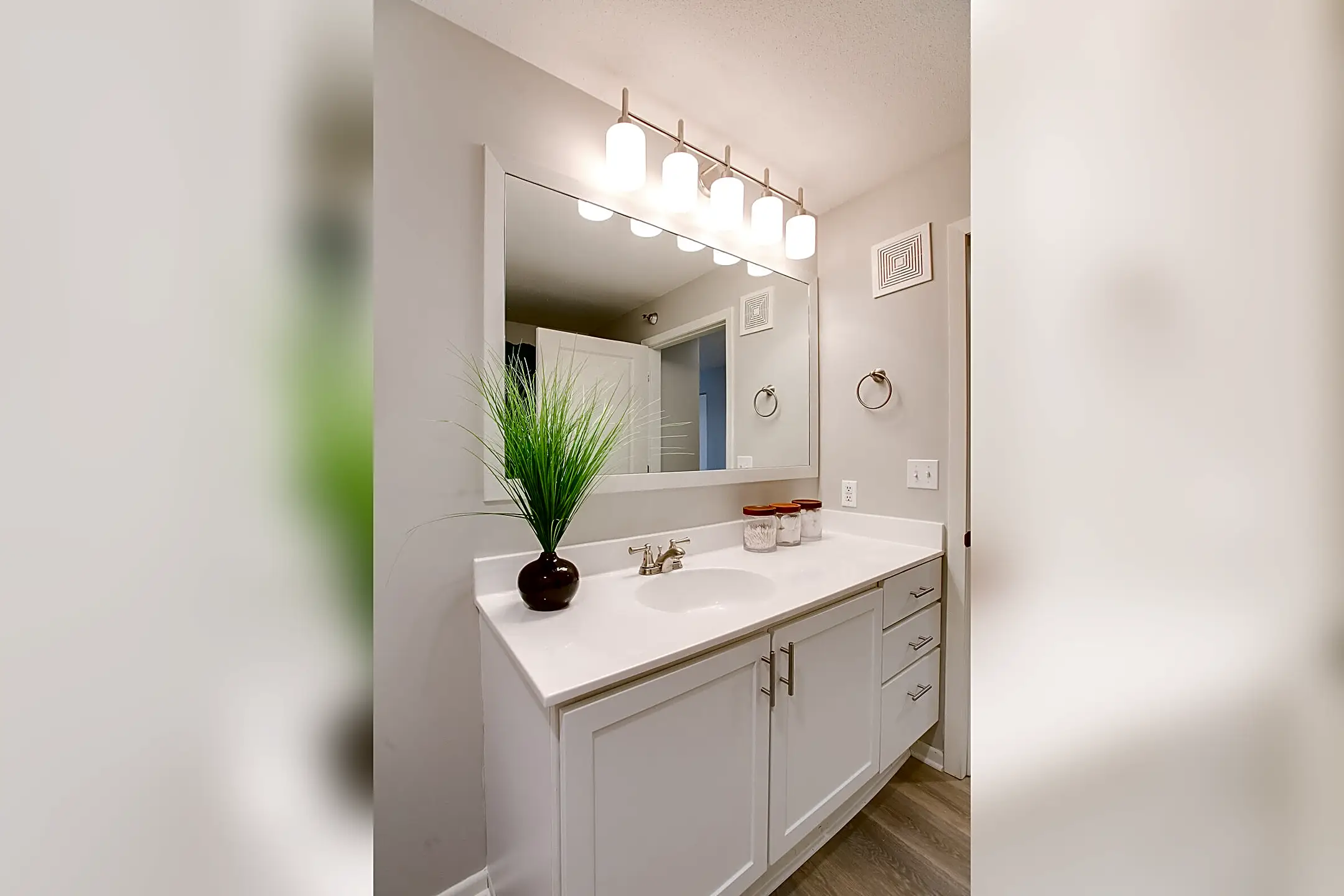 Loring Park Apartments 1300 Yale Pl Minneapolis, MN Apartments for