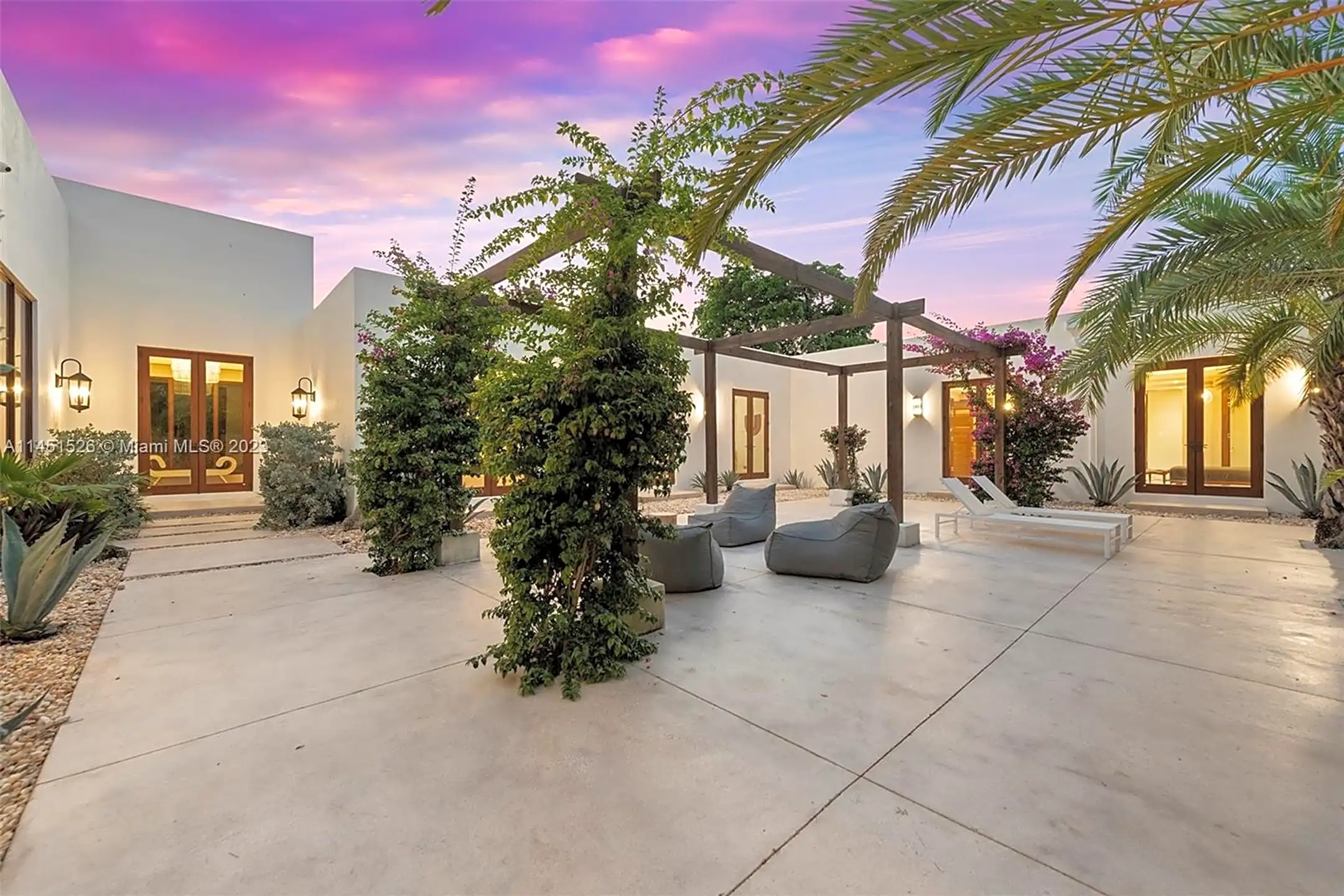 Patio / Deck - 958 NE 84th St - Miami, FL