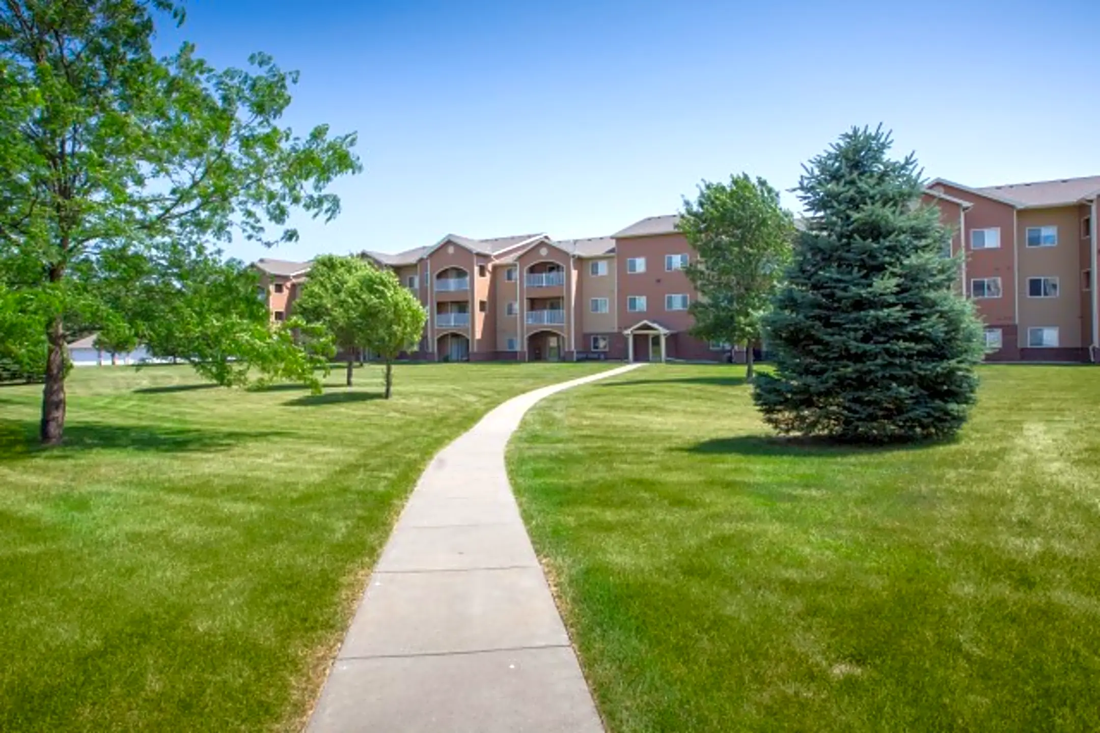 The Steeplechase 1125 S Ebenezer Ave Sioux Falls, SD Apartments for