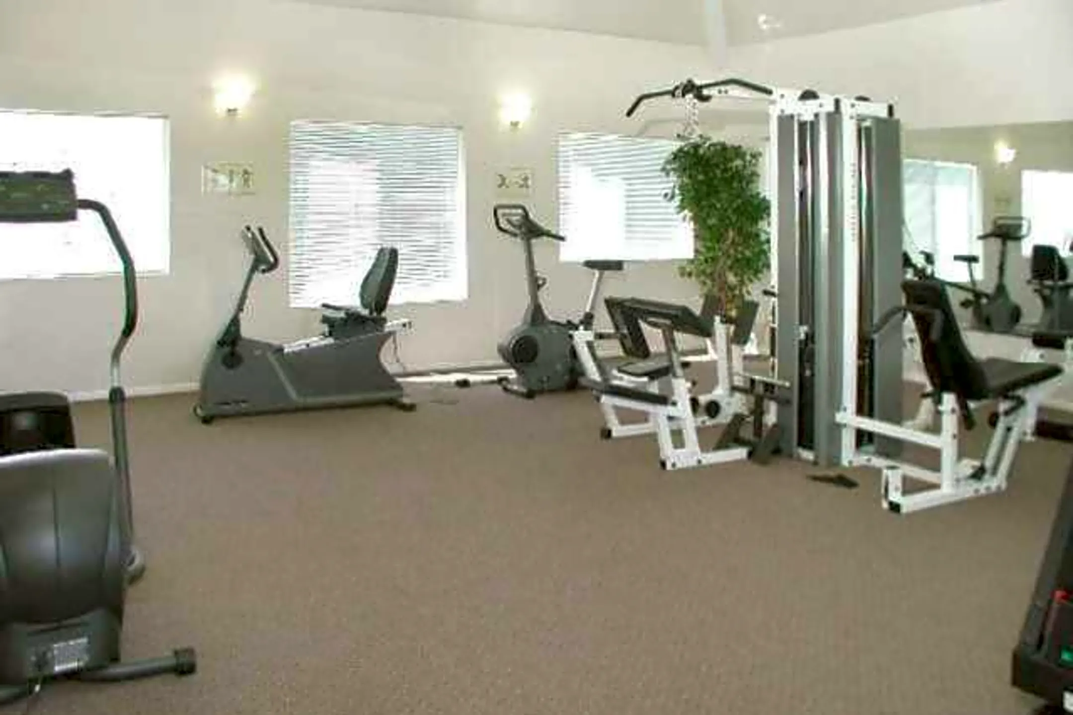 Fitness Weight Room - Rembrandt Park Apartments - Boise, ID