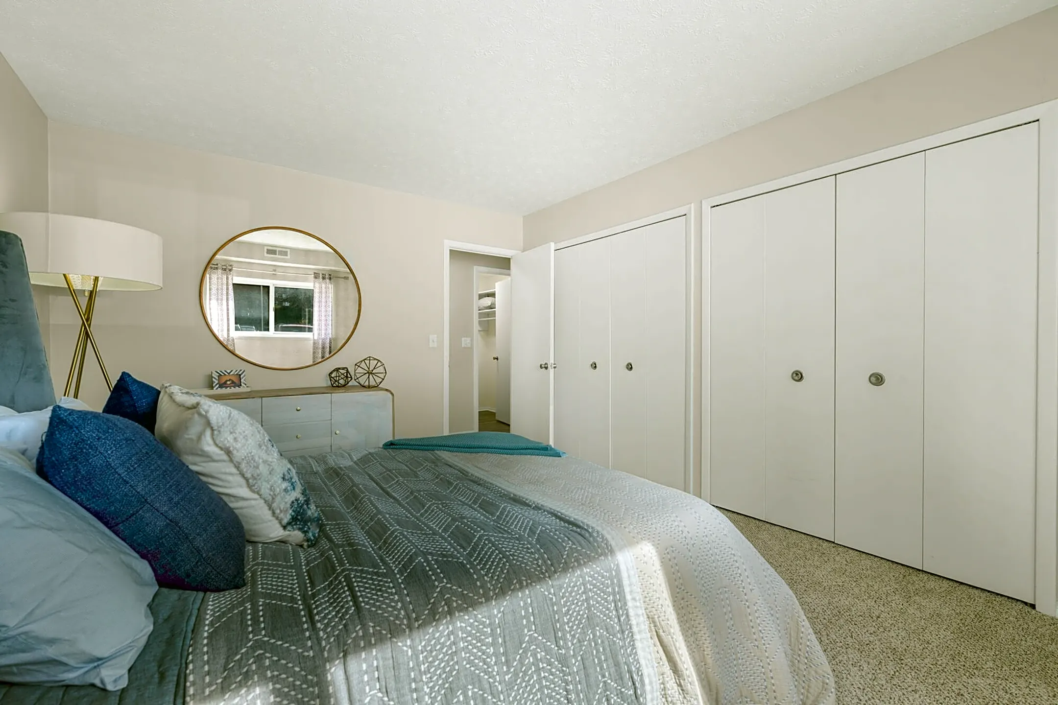Bedroom - The Vantage - Beachwood, OH