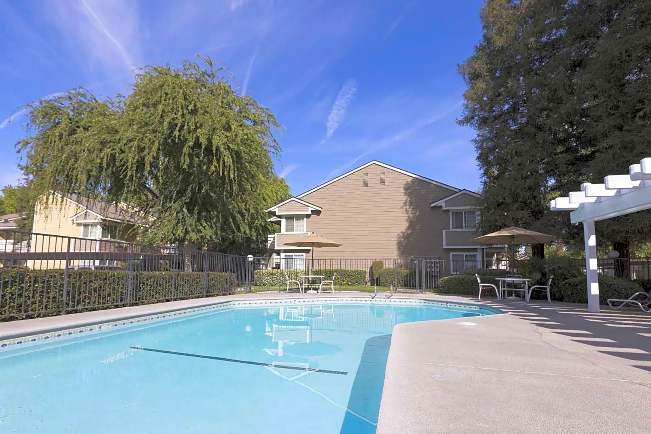 Willow Ridge Apartments - 2800 Willow Ave | Clovis, CA for Rent | Rent.