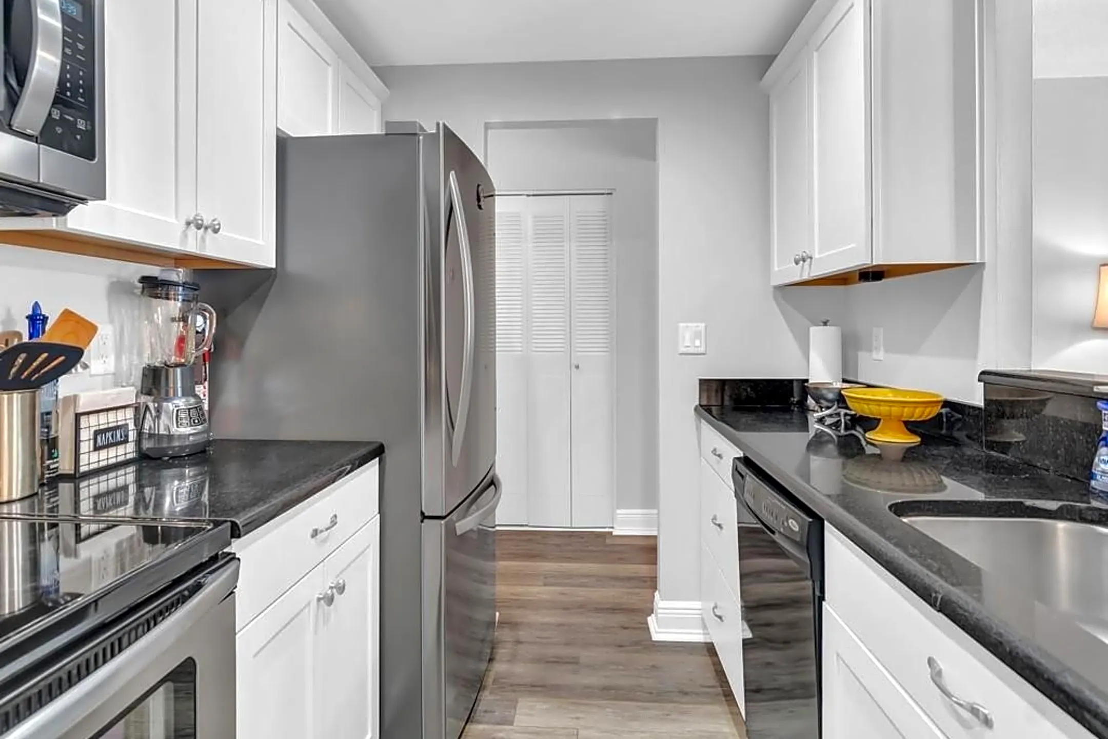 Kitchen - 855 Dahlia Ln #205 - Vero Beach, FL
