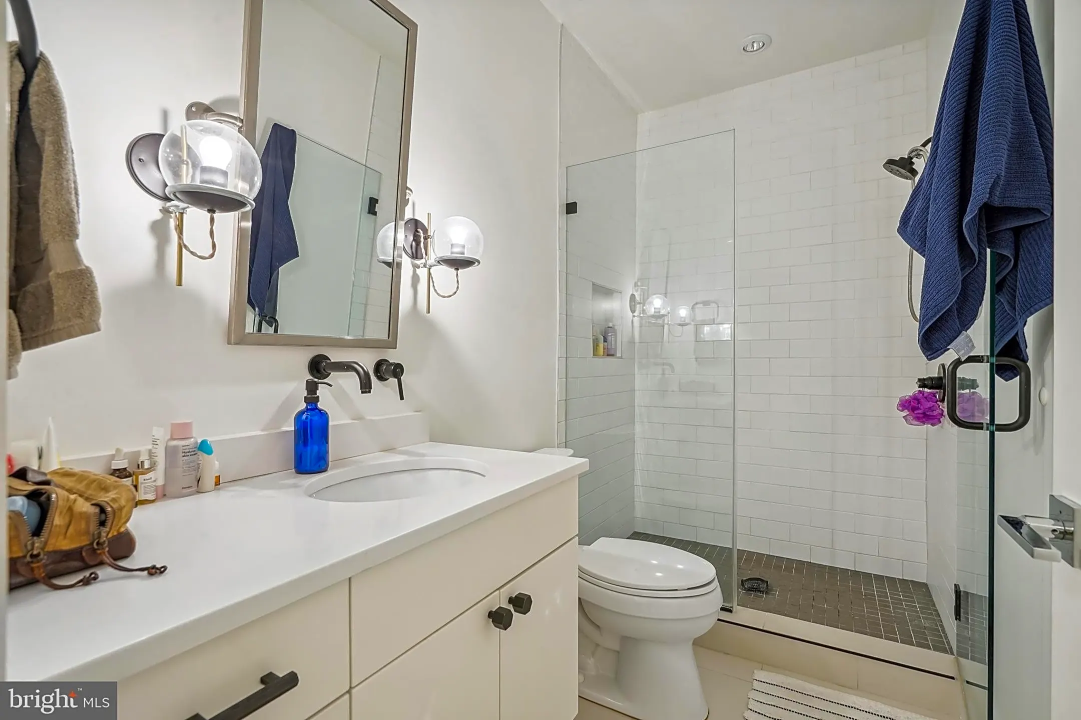 Bathroom - 1415 Oak St NW #T01 - Washington, DC