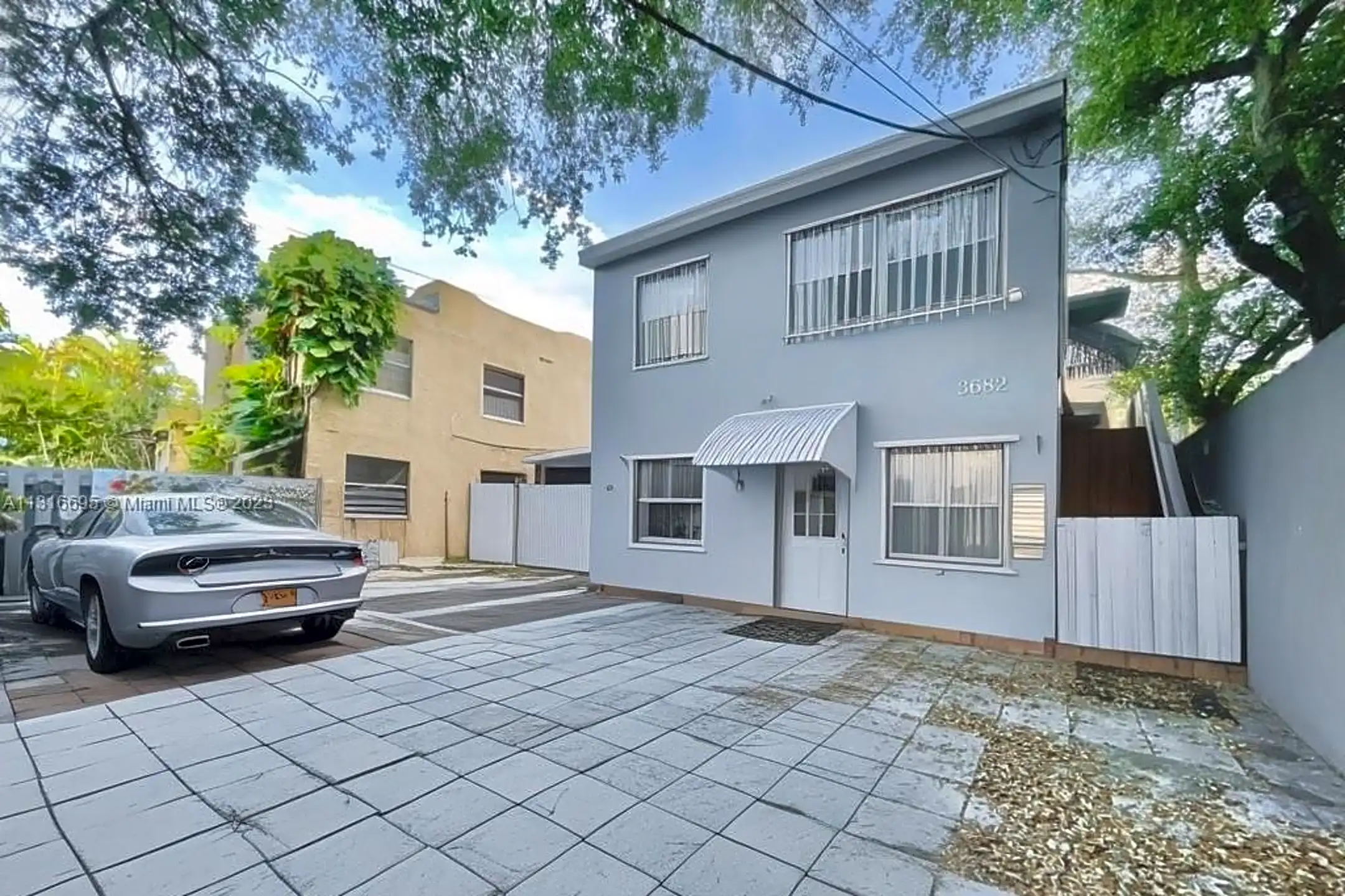 Building - 3682 SW 26th St #2 - Miami, FL