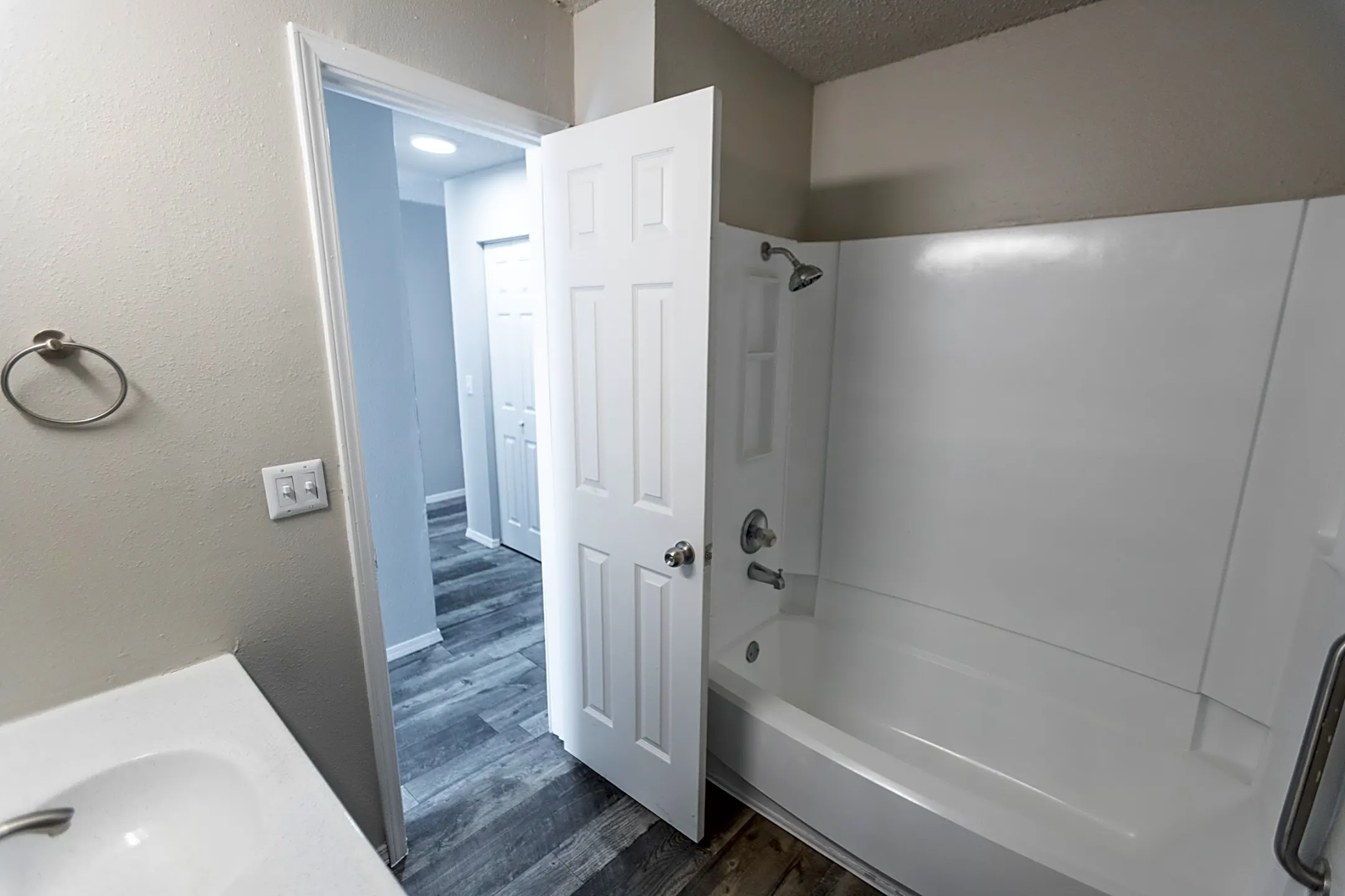 Riverwalk Apartments 410 E Marion Rd Wichita, KS Apartments for