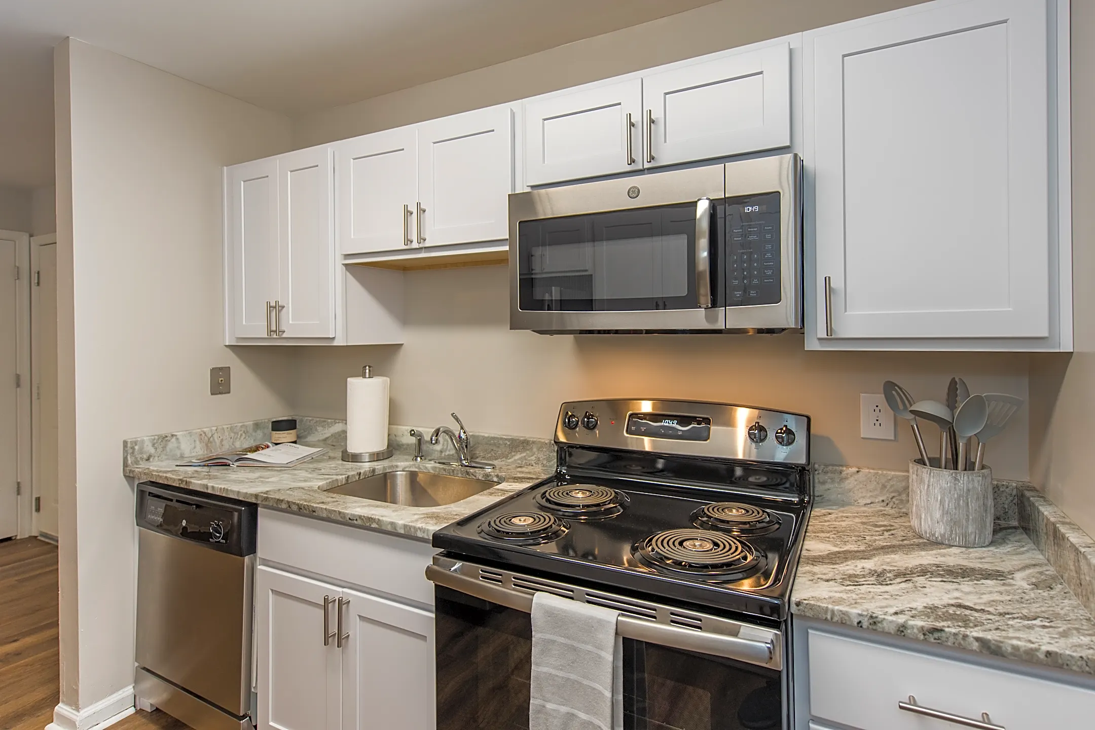 The Muse and Cottages at Town Center Senior (Age 55+) 4373 Bonney