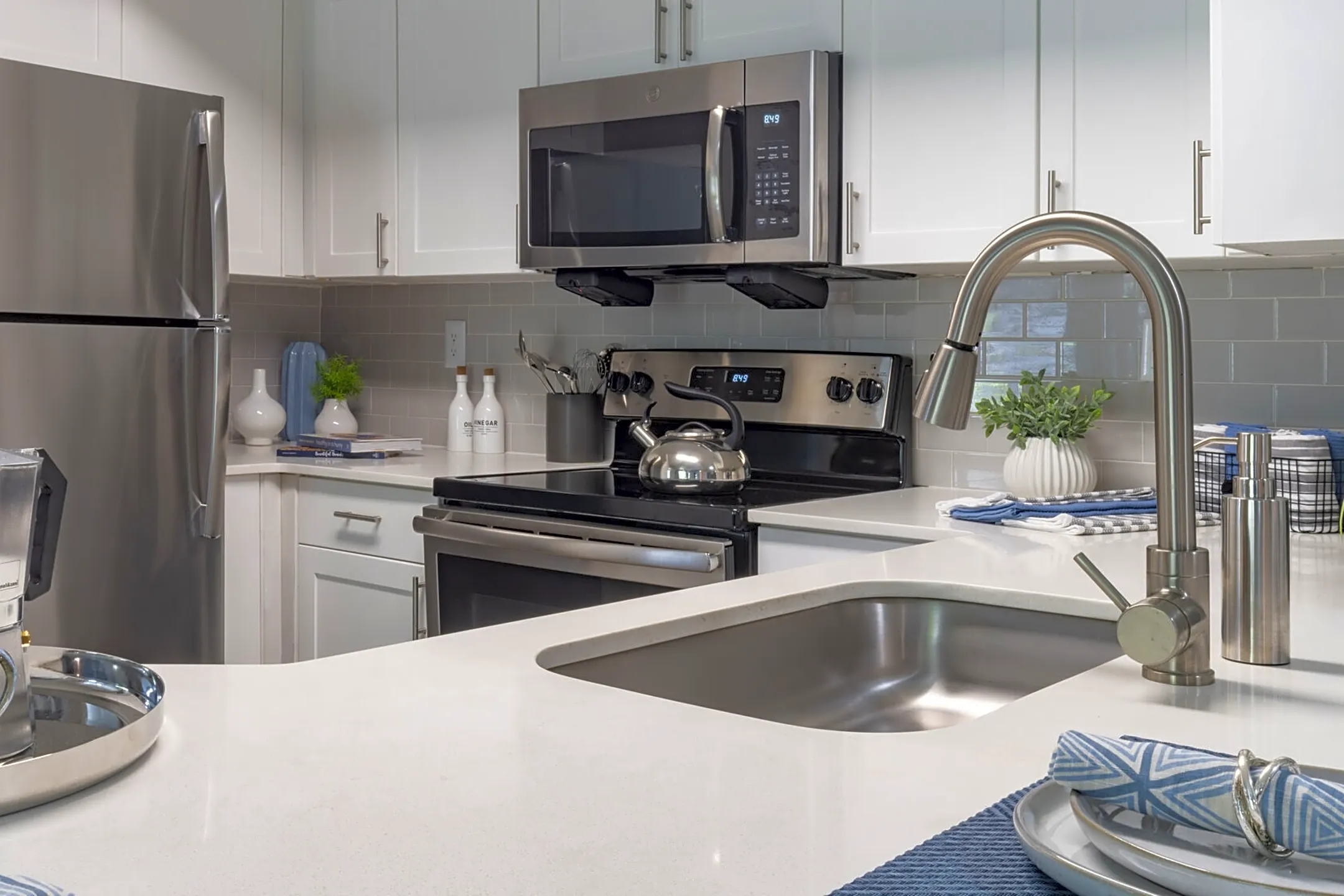 Canterbury Cove 10200 Falcon Pine Blvd Orlando, FL Apartments for