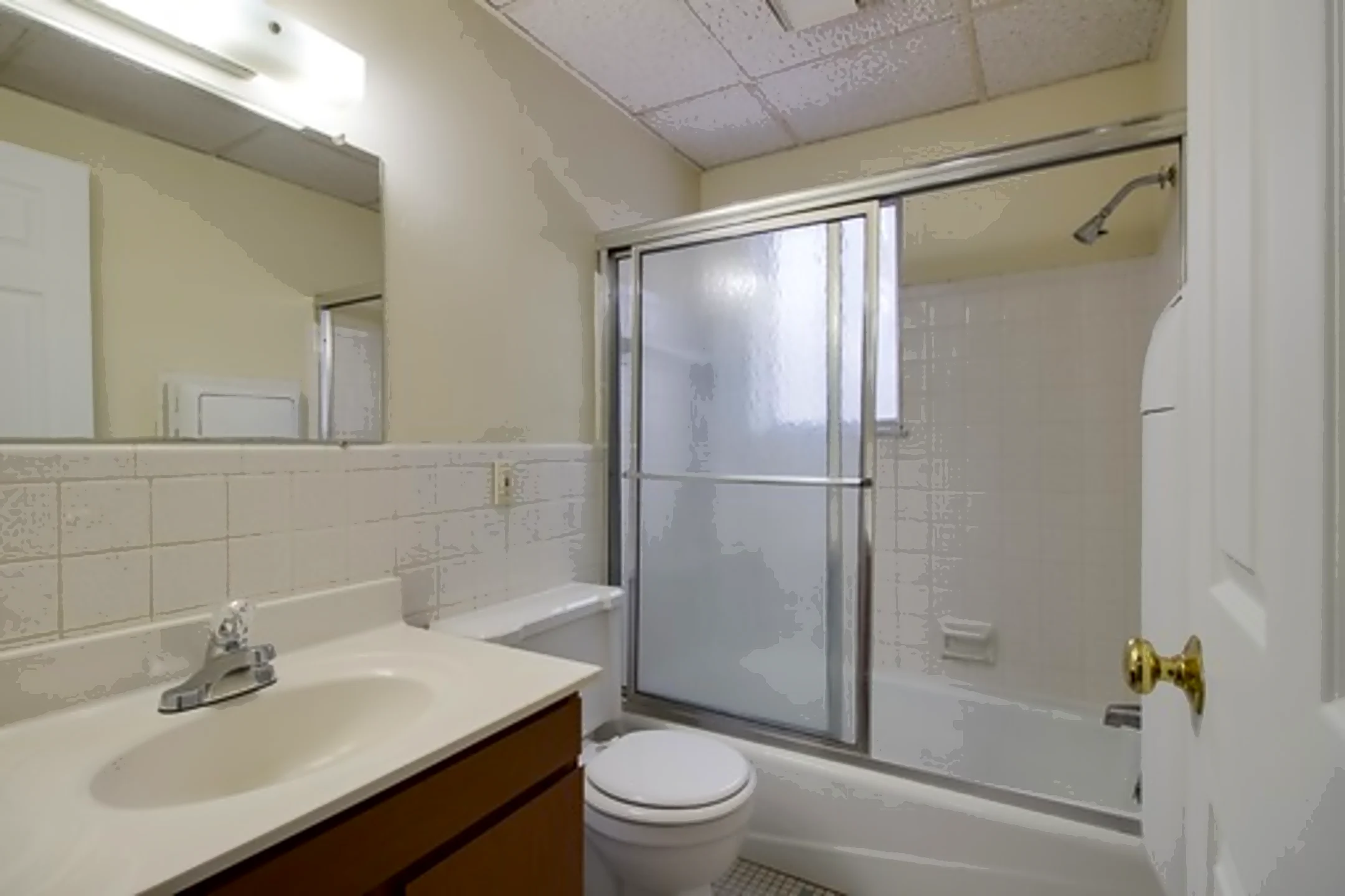 Wilshire Arms Apartments 32253227 Holiday Drive Lansing, MI