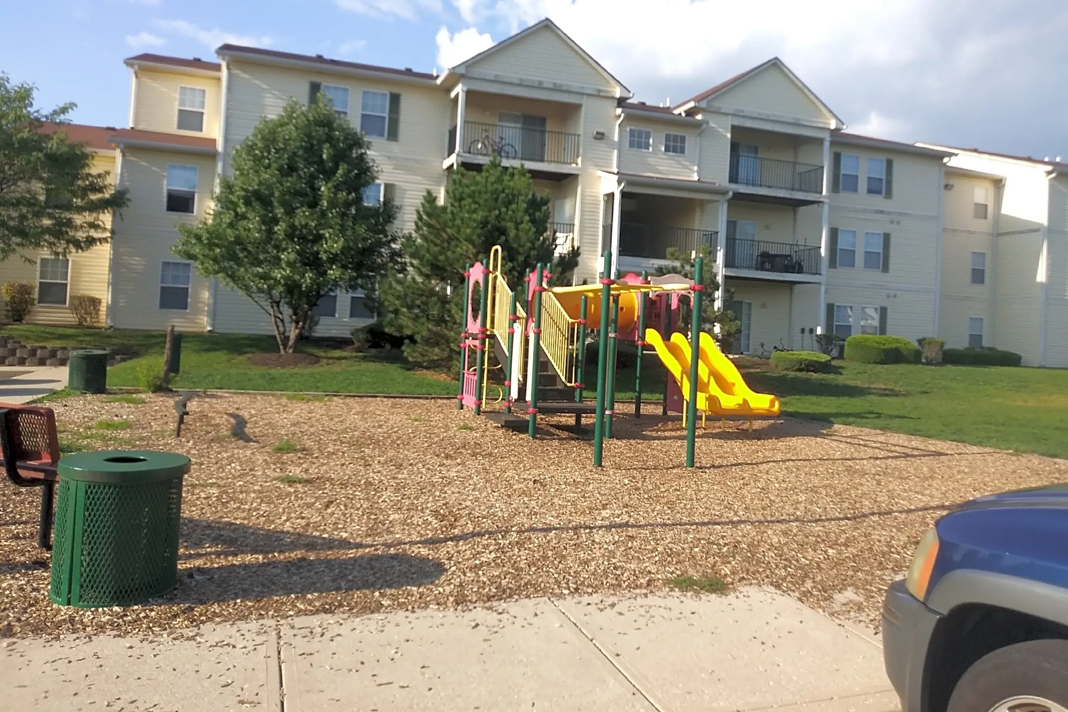 Pleasant Springs Apartments Indianapolis In 46203