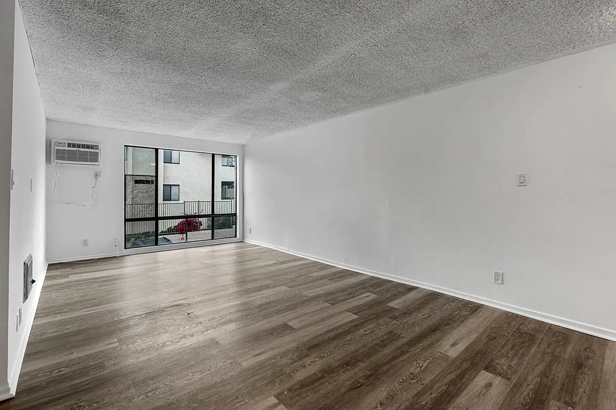 mountain-view-manor-12960-dronfield-ave-sylmar-ca-apartments-for