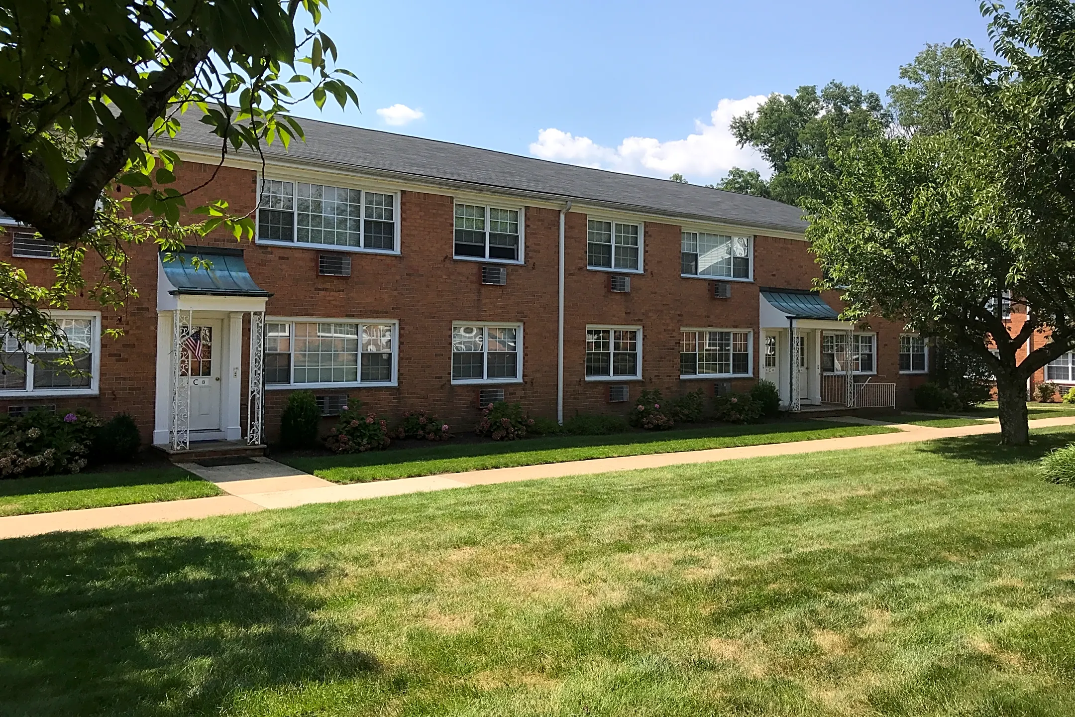 Vail Gardens - 100 Vail Rd | Parsippany, NJ Apartments for Rent | Rent.