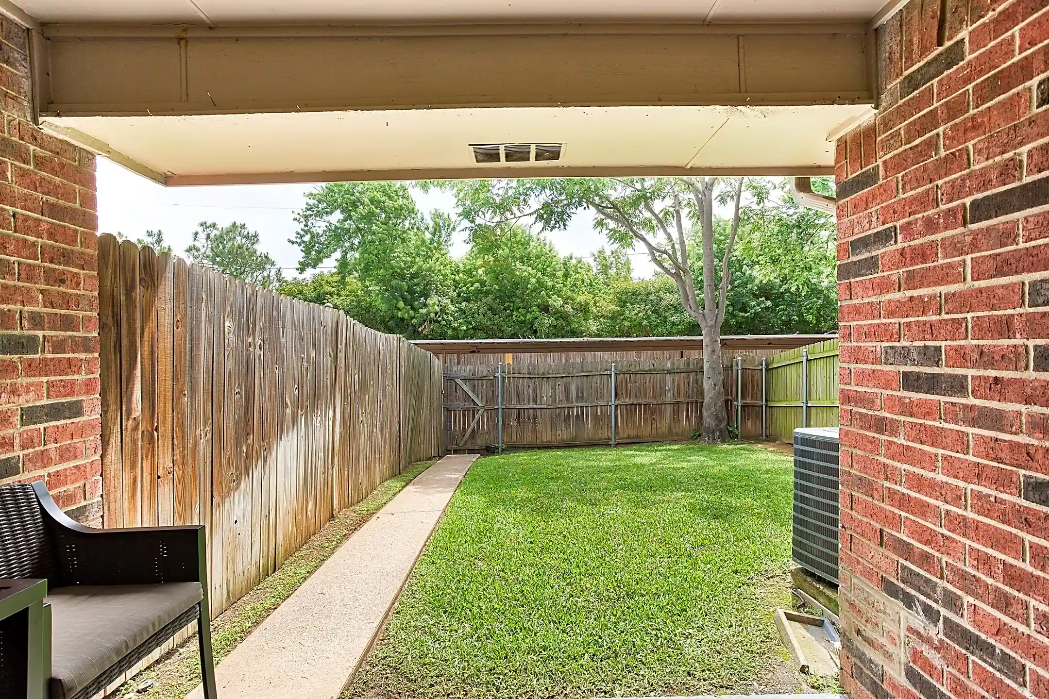 Park Place Townhomes 425 E Harwood Rd Euless, TX Apartments for