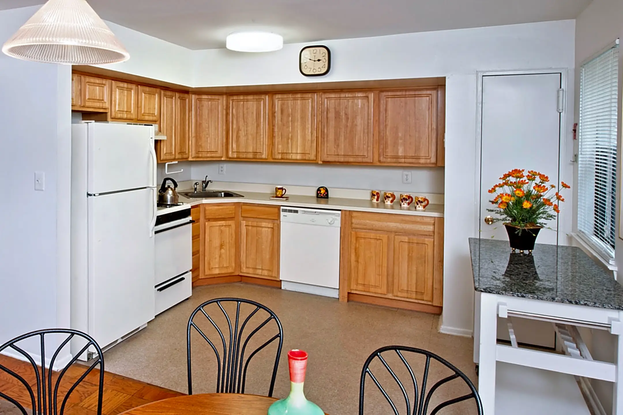 Easton North Apartments Somerset, NJ 08873