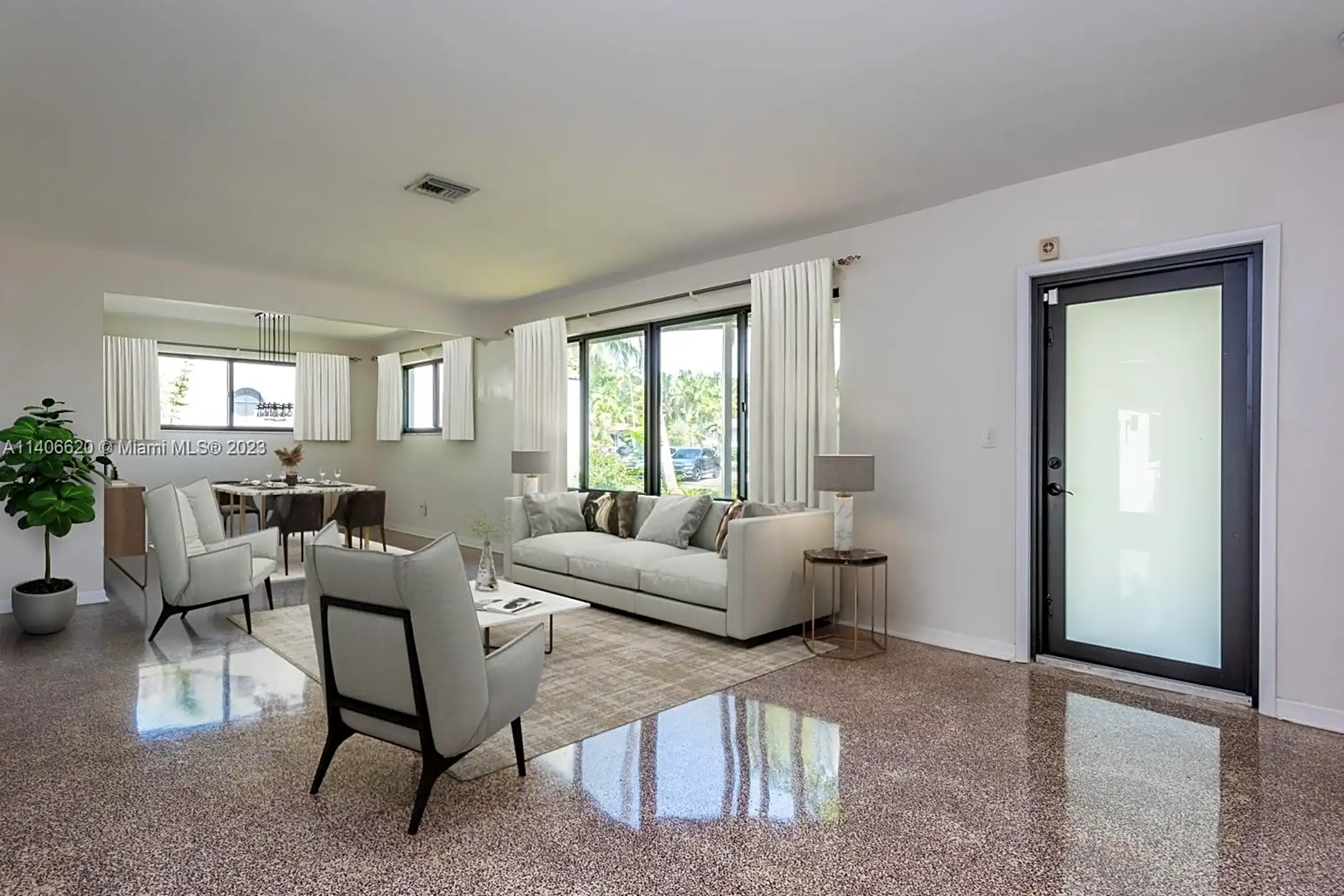 Living Room - 454 NE 93rd St - Miami Shores, FL