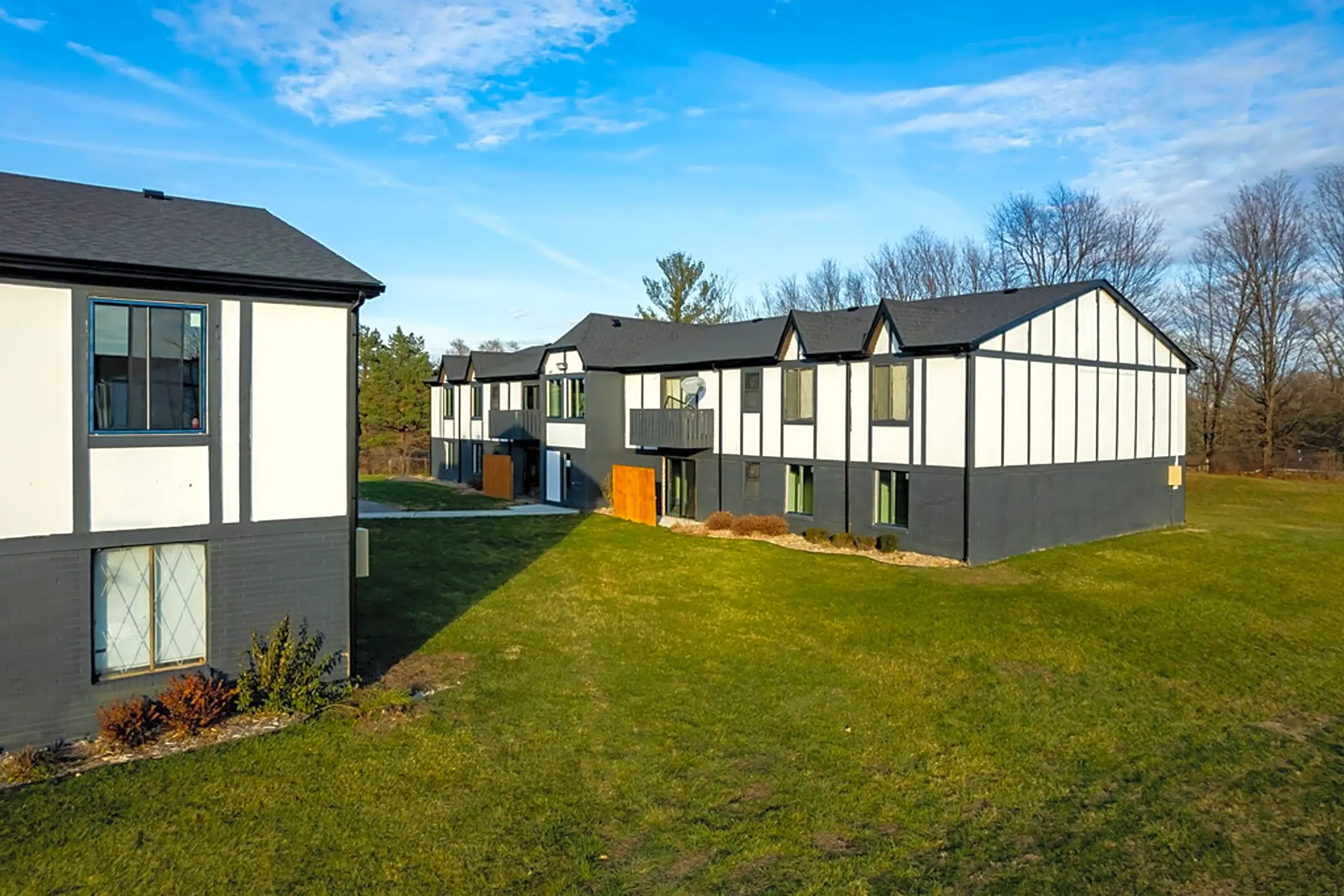 The LUX off Linden 1440 N Linden Rd Flint, MI Apartments for Rent