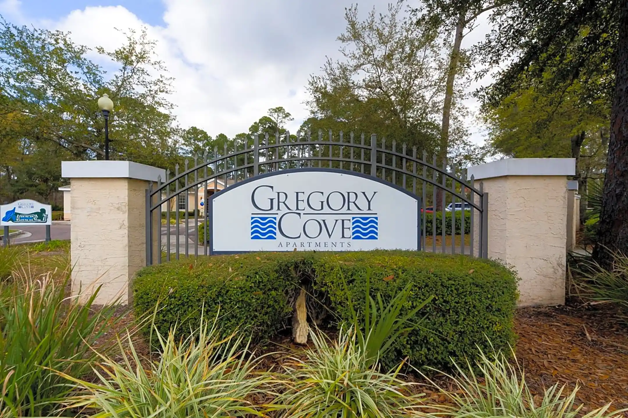 Gregory Cove 5601 Edenfield Rd Jacksonville, FL Apartments for Rent