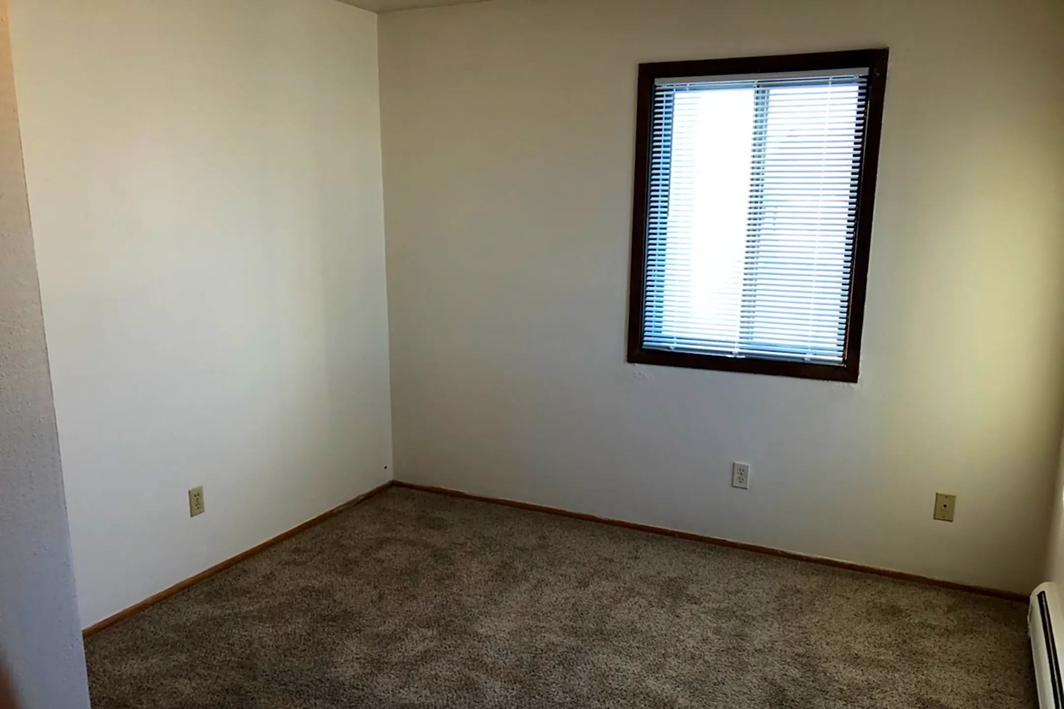 Courtside Apartments 903 18th Street South Moorhead, MN Apartments