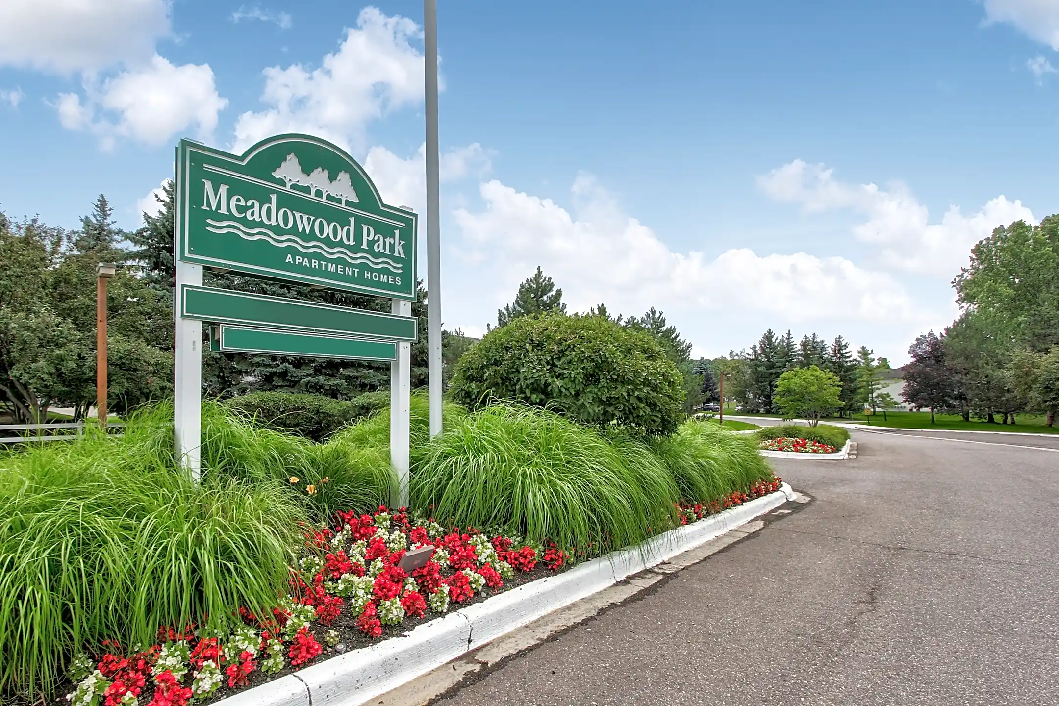 Meadowood Park Apartments 27059 Meadowood Dr Wixom, MI Apartments