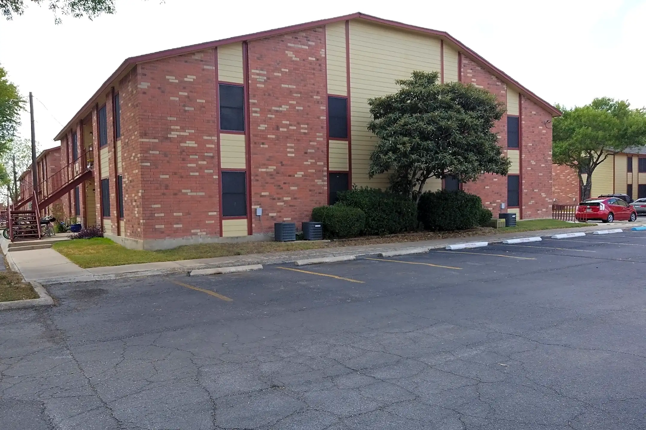 Landing, The Apartments Lockhart, TX 78644