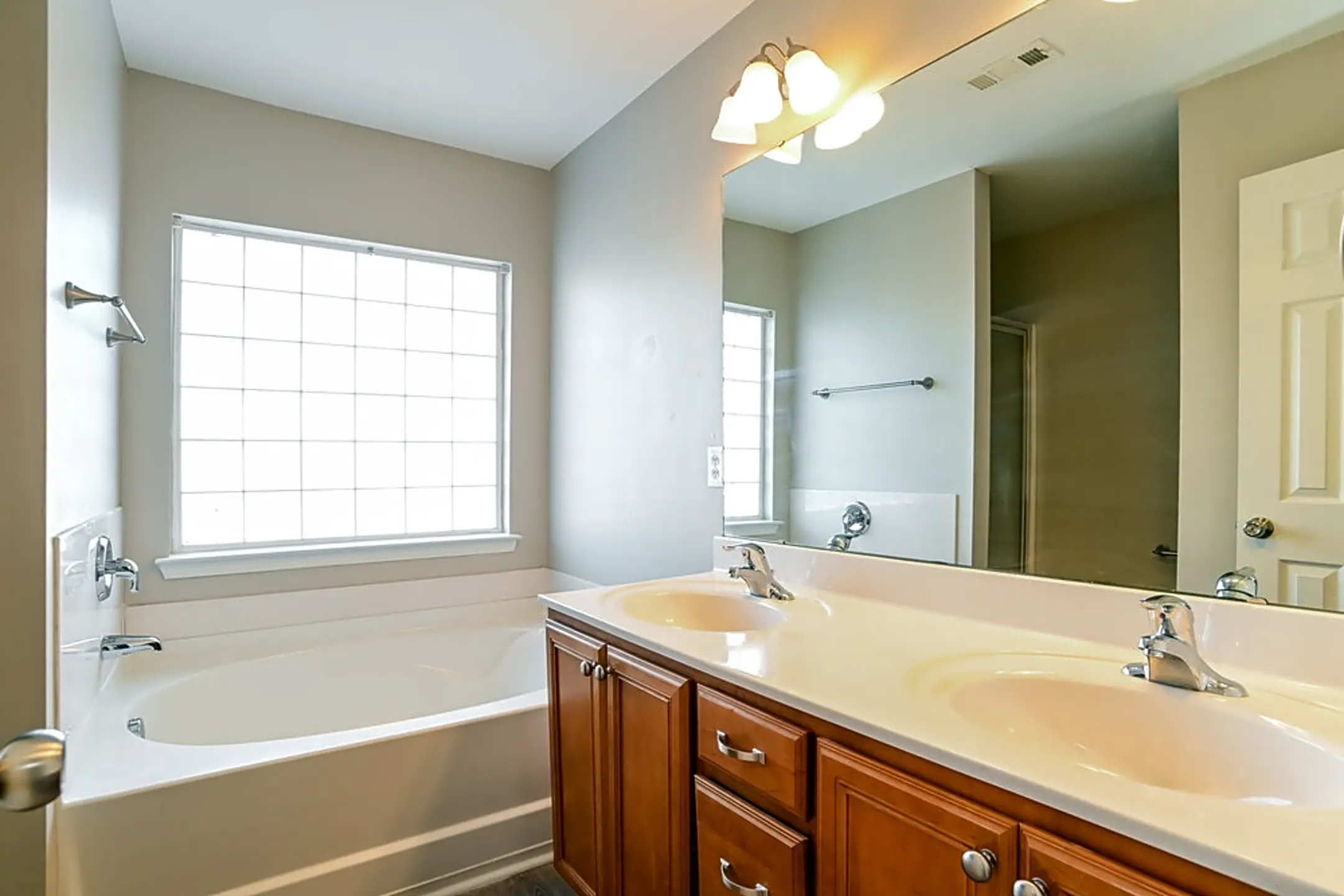 Bathroom - 9167 Lenox Pointe Dr - Charlotte, NC