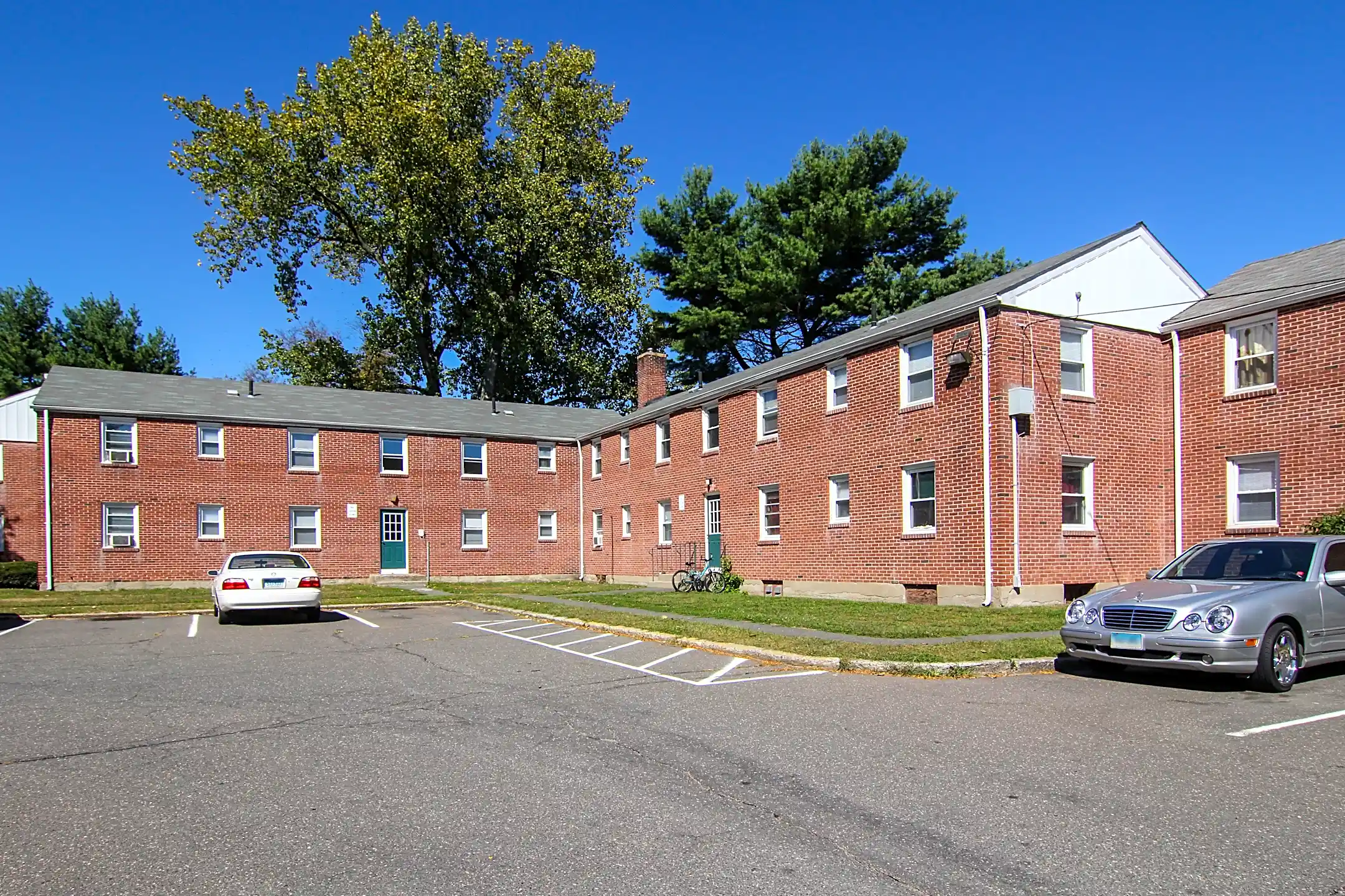 Brookside Commons Apartments East Hartford, CT 06118
