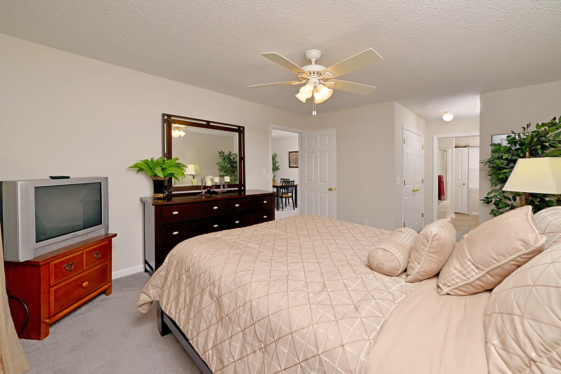 Bedroom - Meridian Park Apartments - Greenville, NC