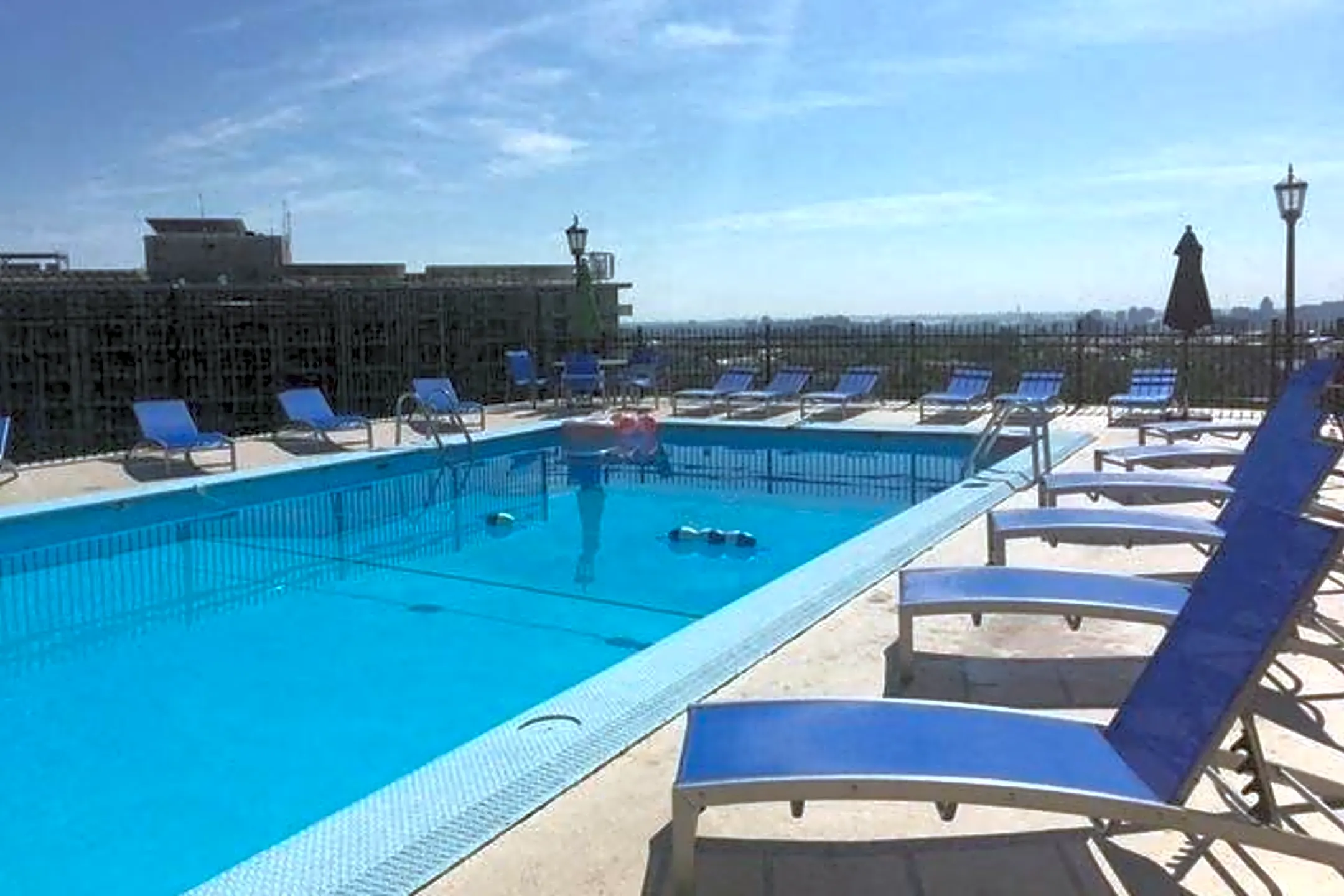 Pool - The Carlyle Apartment Homes - Baltimore, MD