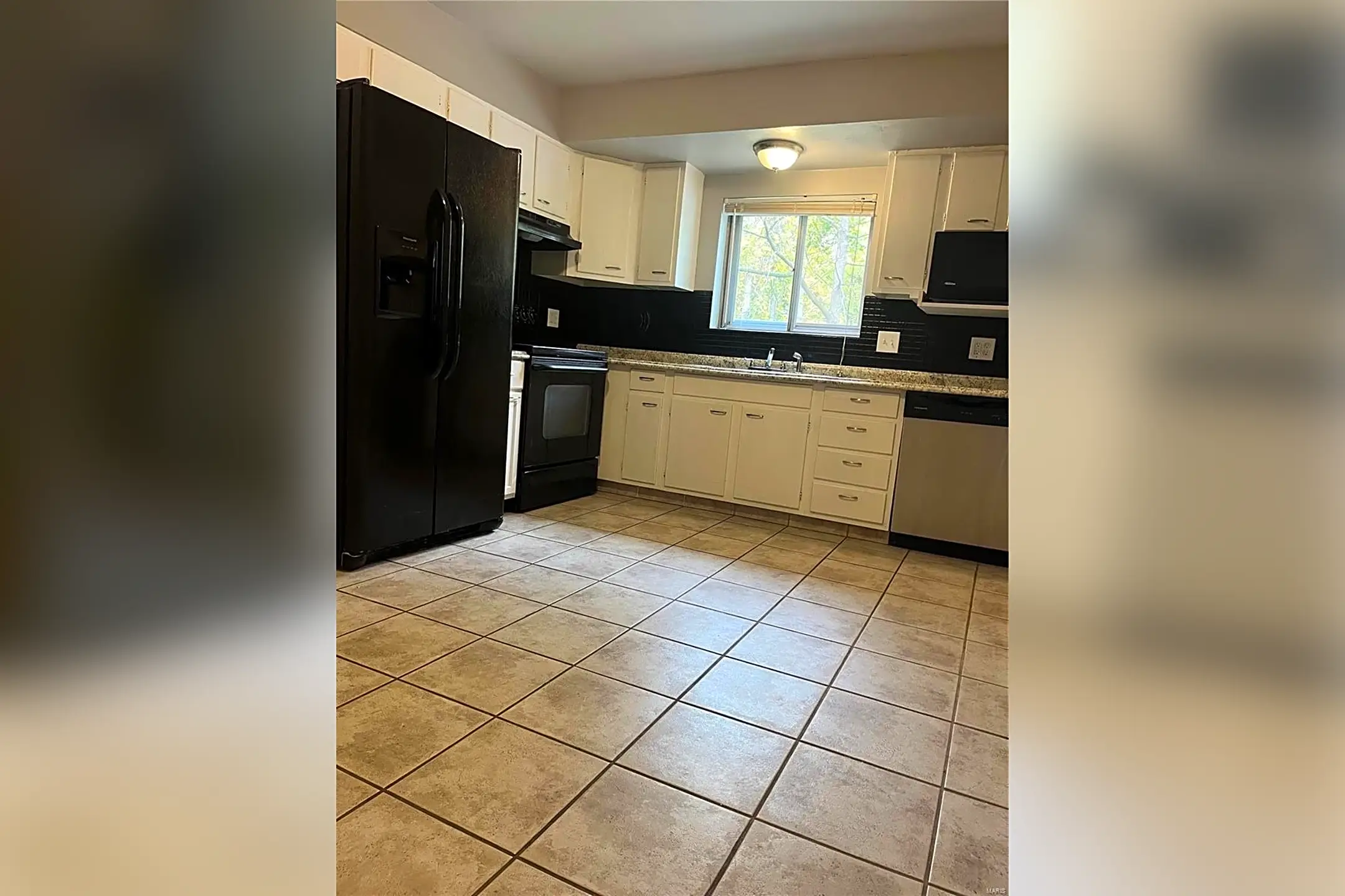 Kitchen - 1119 Port Diane Dr - Saint Louis, MO