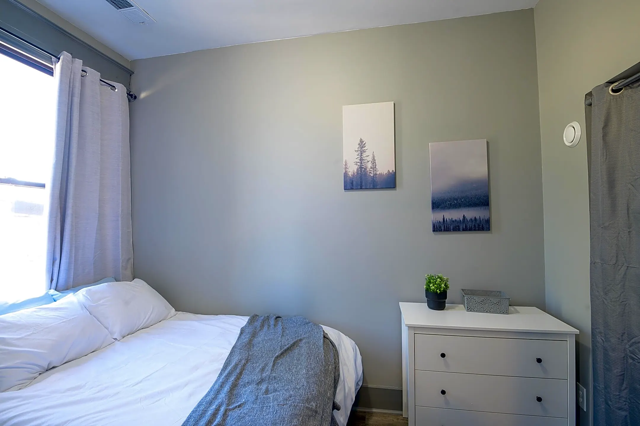 Bedroom - 121 MLK Jr. Blvd #2 - Covington, KY