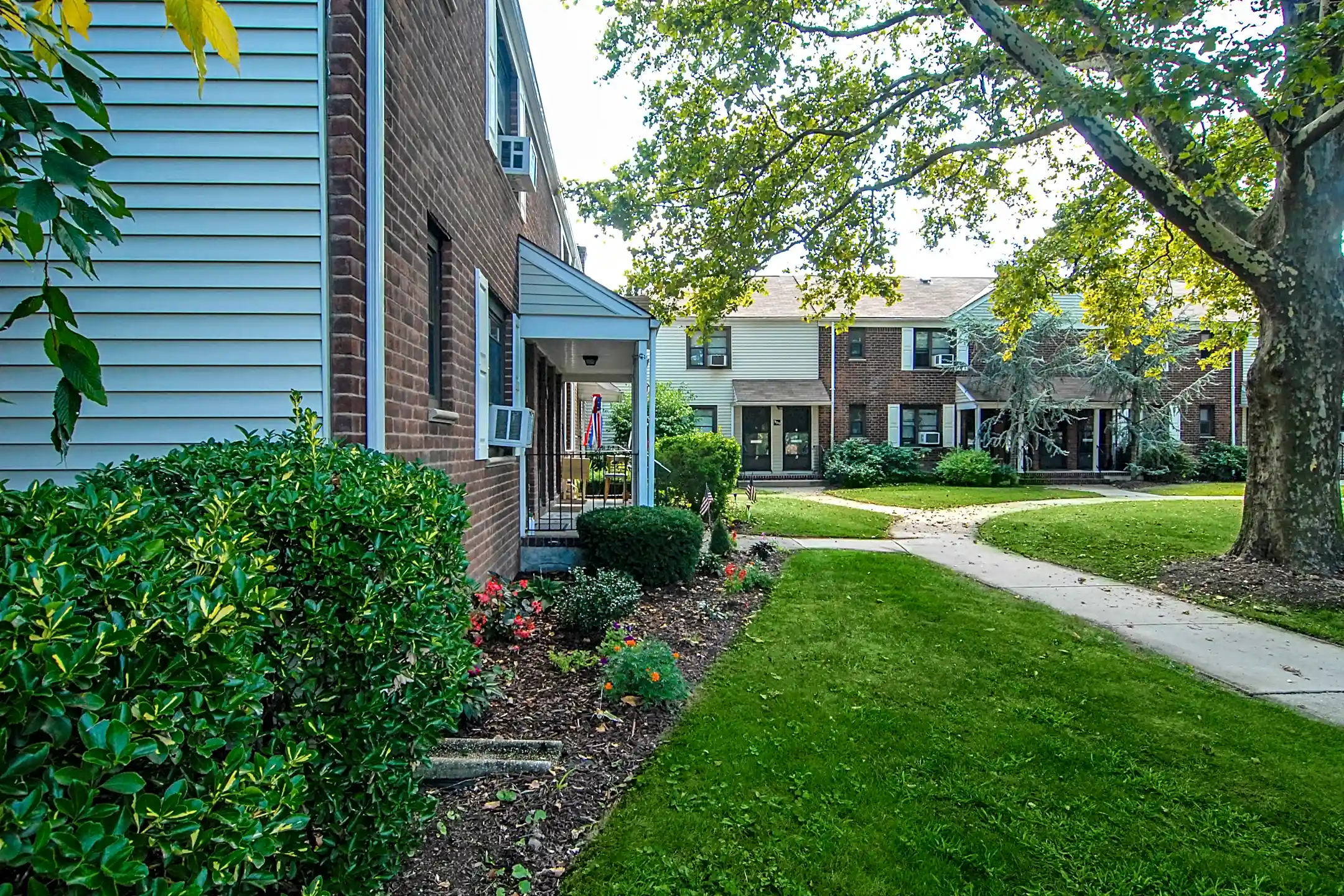 Brookchester Apartments New Milford, NJ 07646