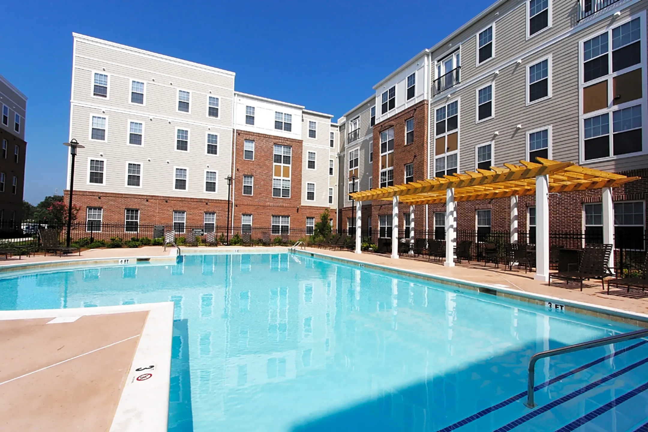 First Street Place Apartments - Greenville, NC 27834