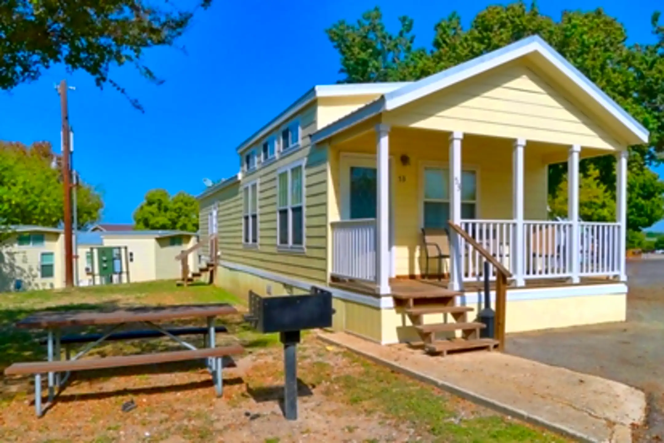 Hill Country Cottage Rentals 131 S Rueckle Rd New Braunfels, TX