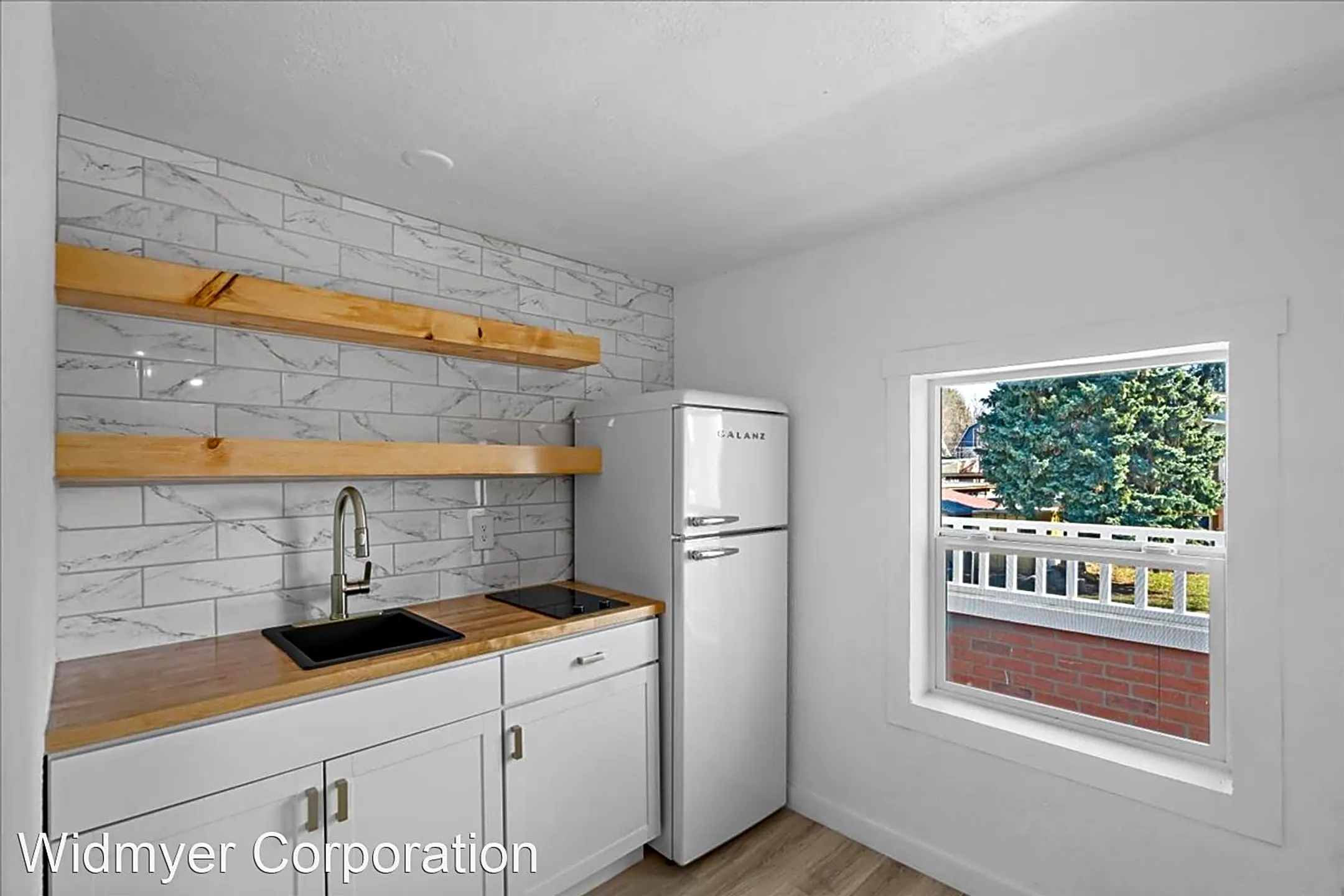 Kitchen - Now leasing BEAUTIFUL and unique DOWNTOWN studios! - Coeur D Alene, ID