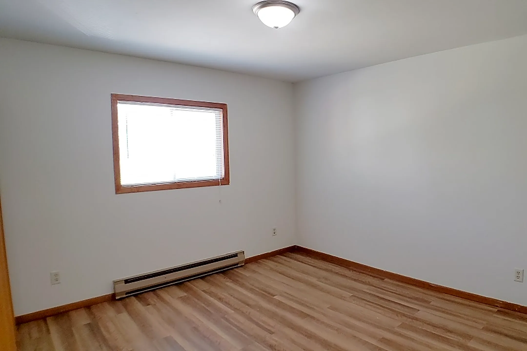 Wickham Apartments 18 North Wickham Court Madison, WI Apartments